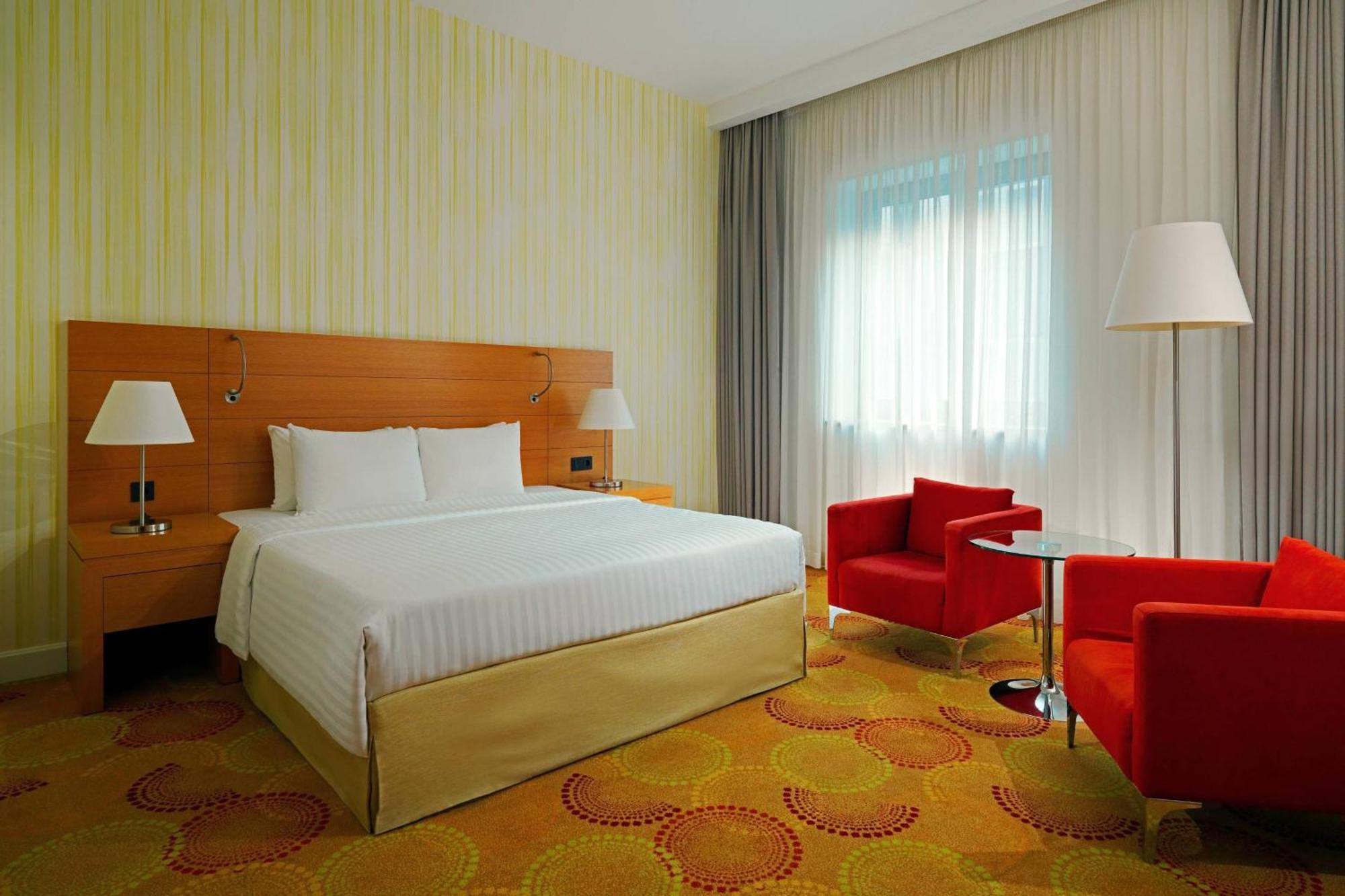 Deluxe Grand Room Larger Guest room 1 King,1643151059:JPEG