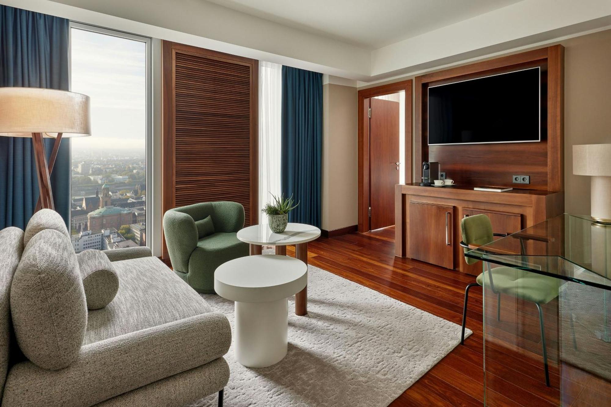 Grand Deluxe King Suite,1643160435:JPEG