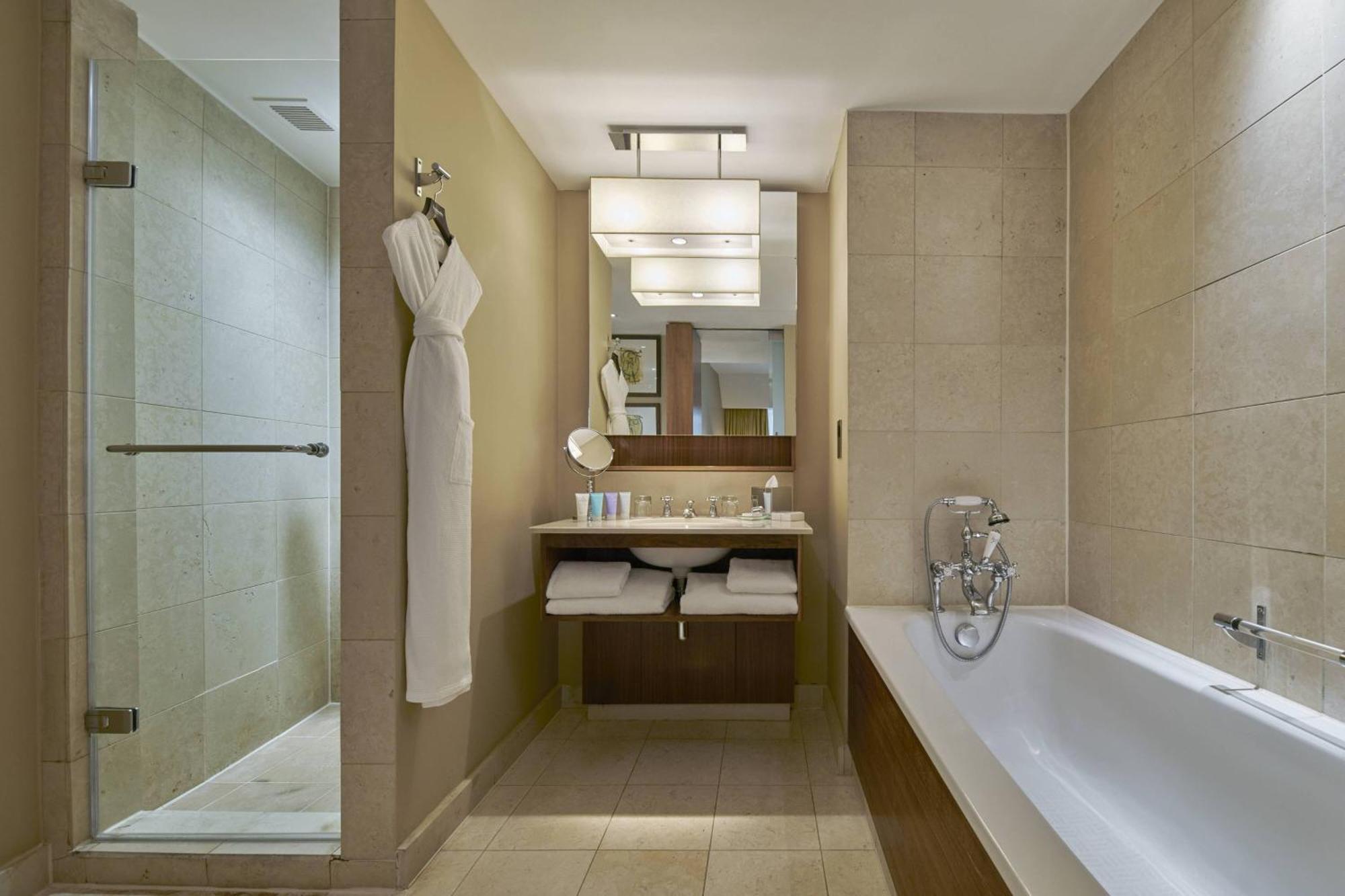 Executive Guest room 1 King,1643166118:JPEG