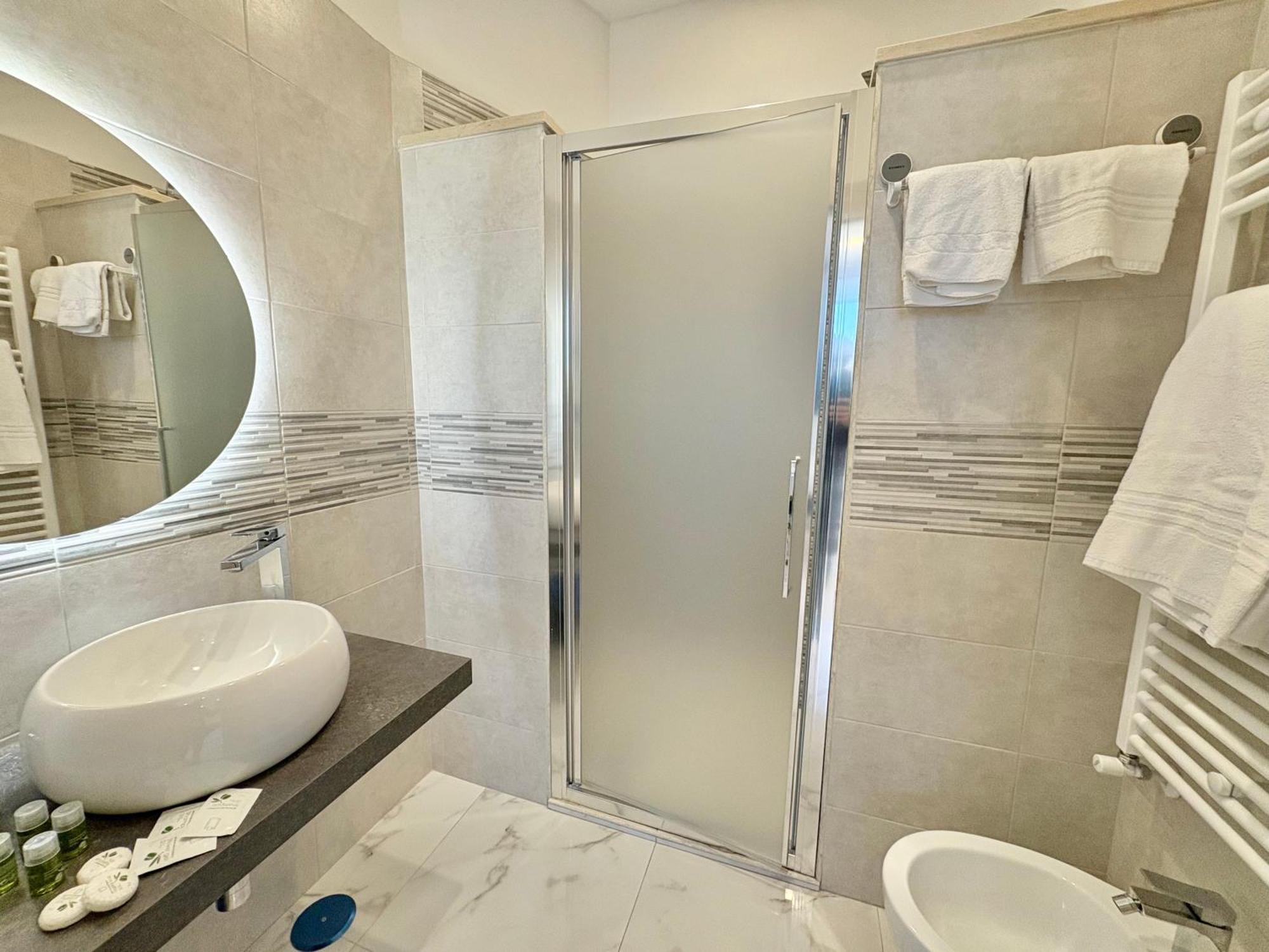 Large Double Room,1643885871:JPEG