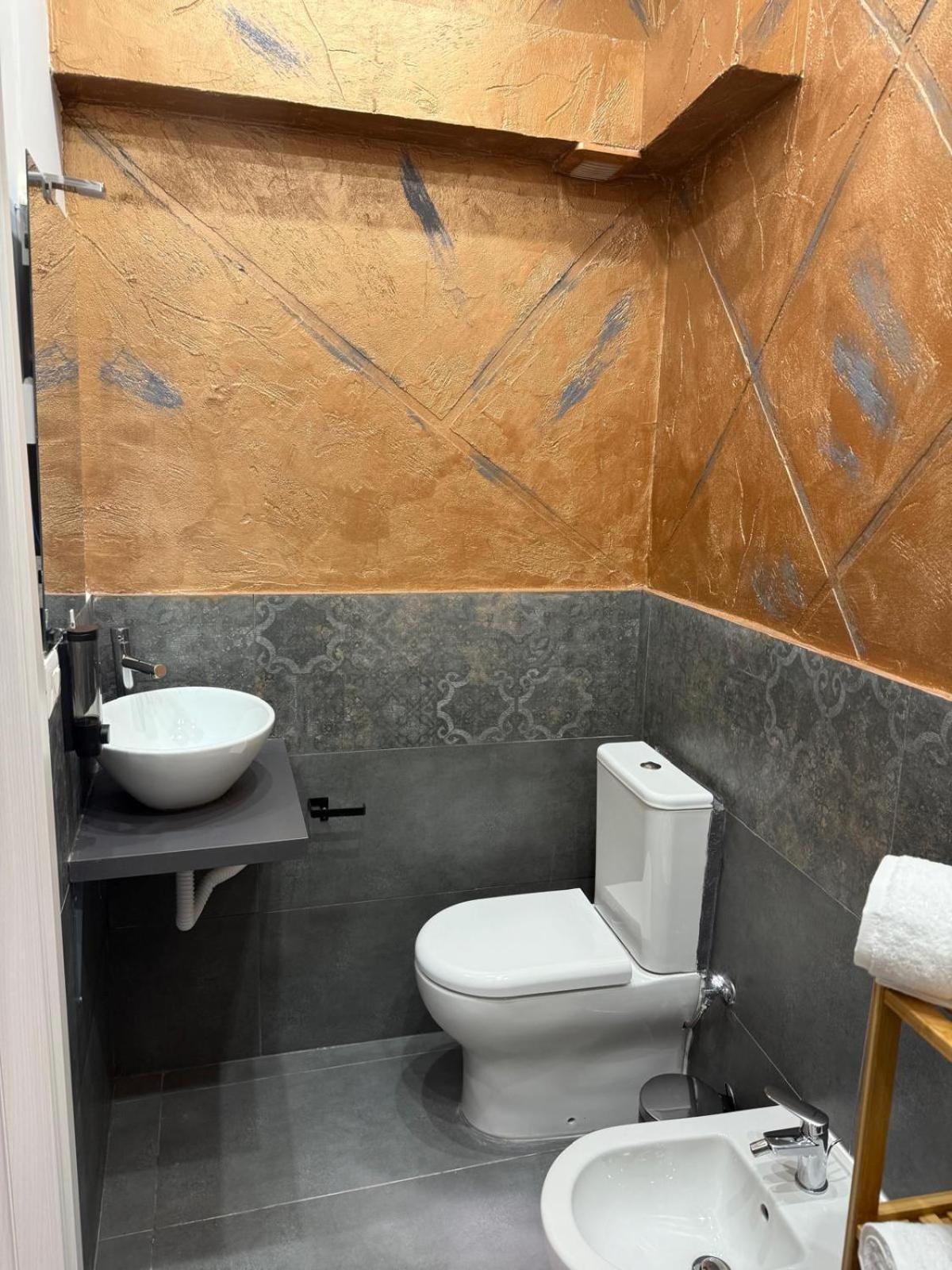 Double Room,1644182244:JPEG