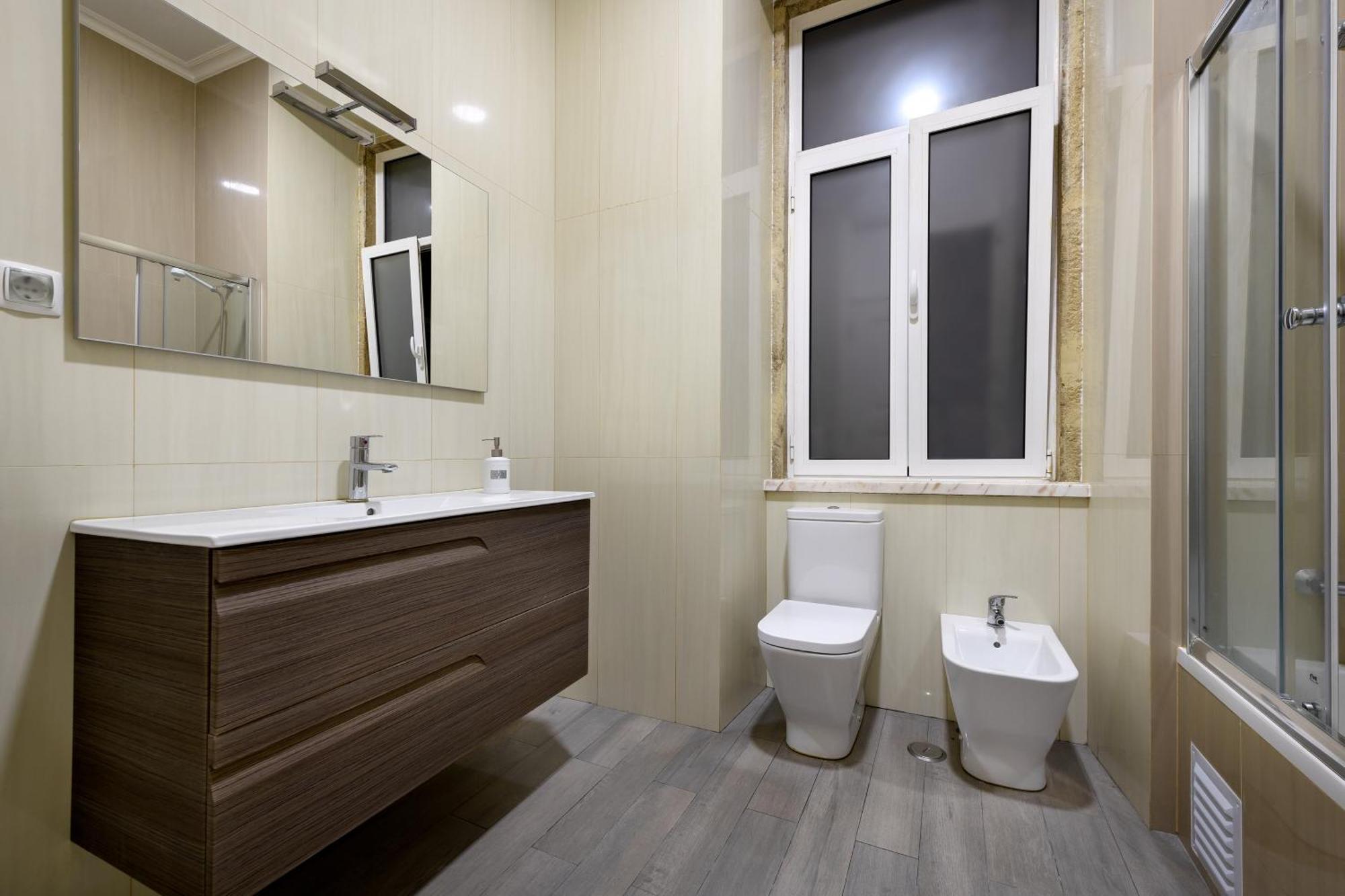 Triple Room Private Bathroom,1666645944:JPEG