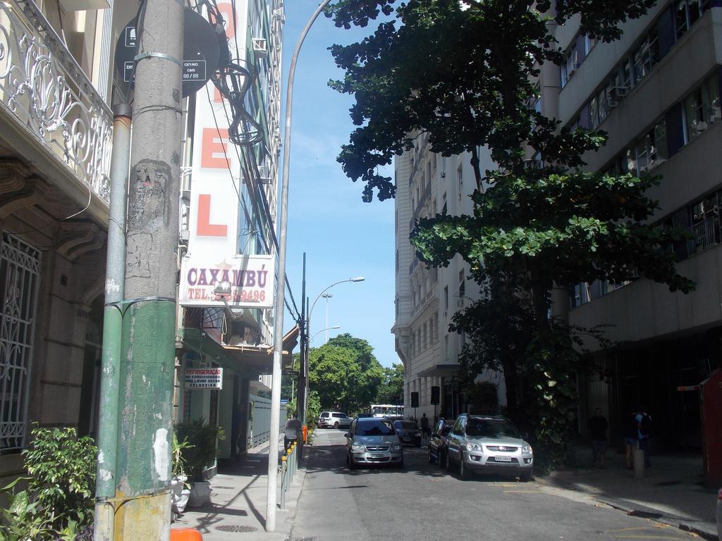 Quarto com 2 Camas de Solteiro