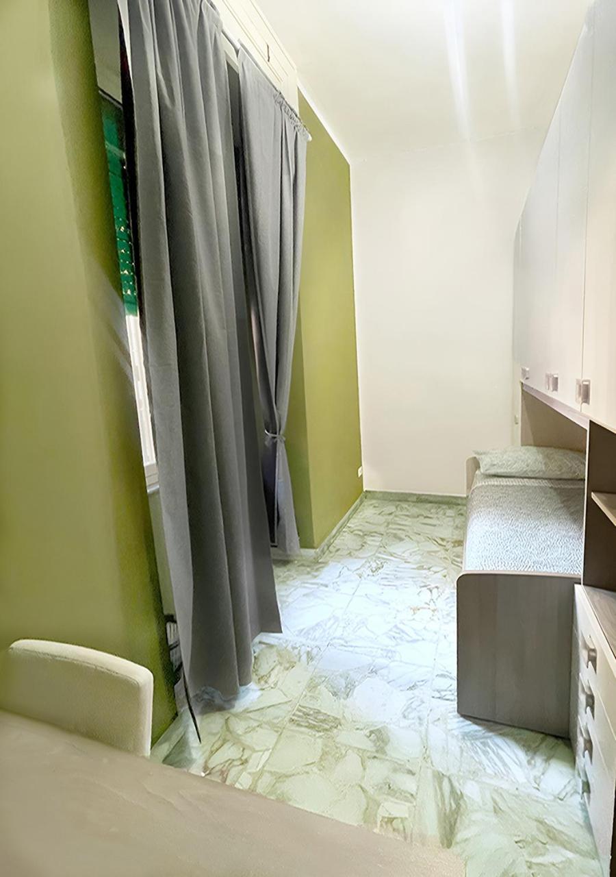 Twin Room,1766524481:JPEG
