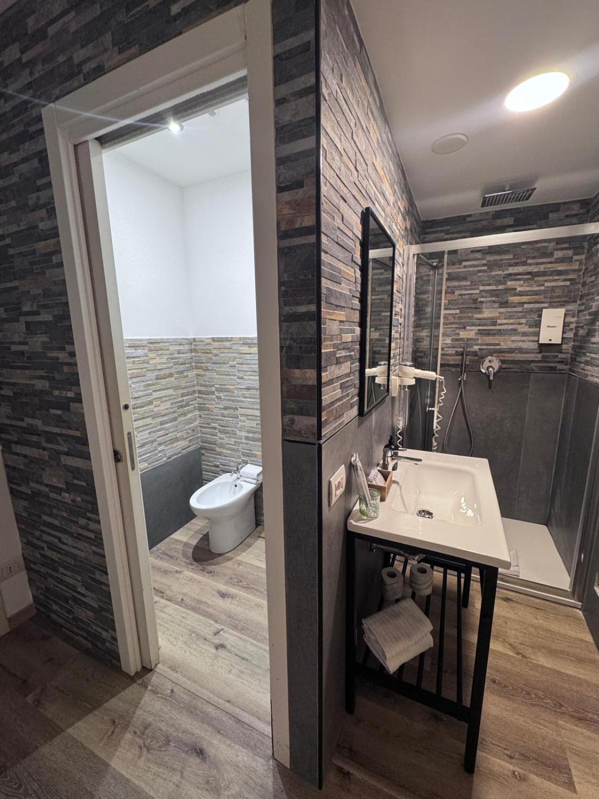 Deluxe Room,1645679589:JPEG