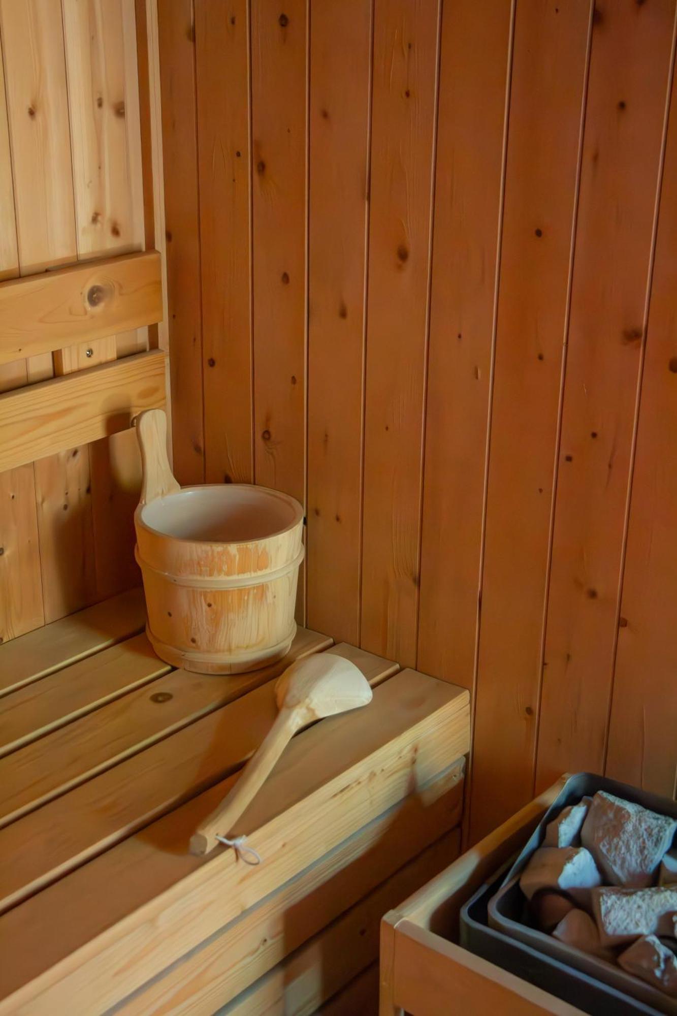 Camera Matrimoniale Queen con Vasca Idromassaggio e Sauna