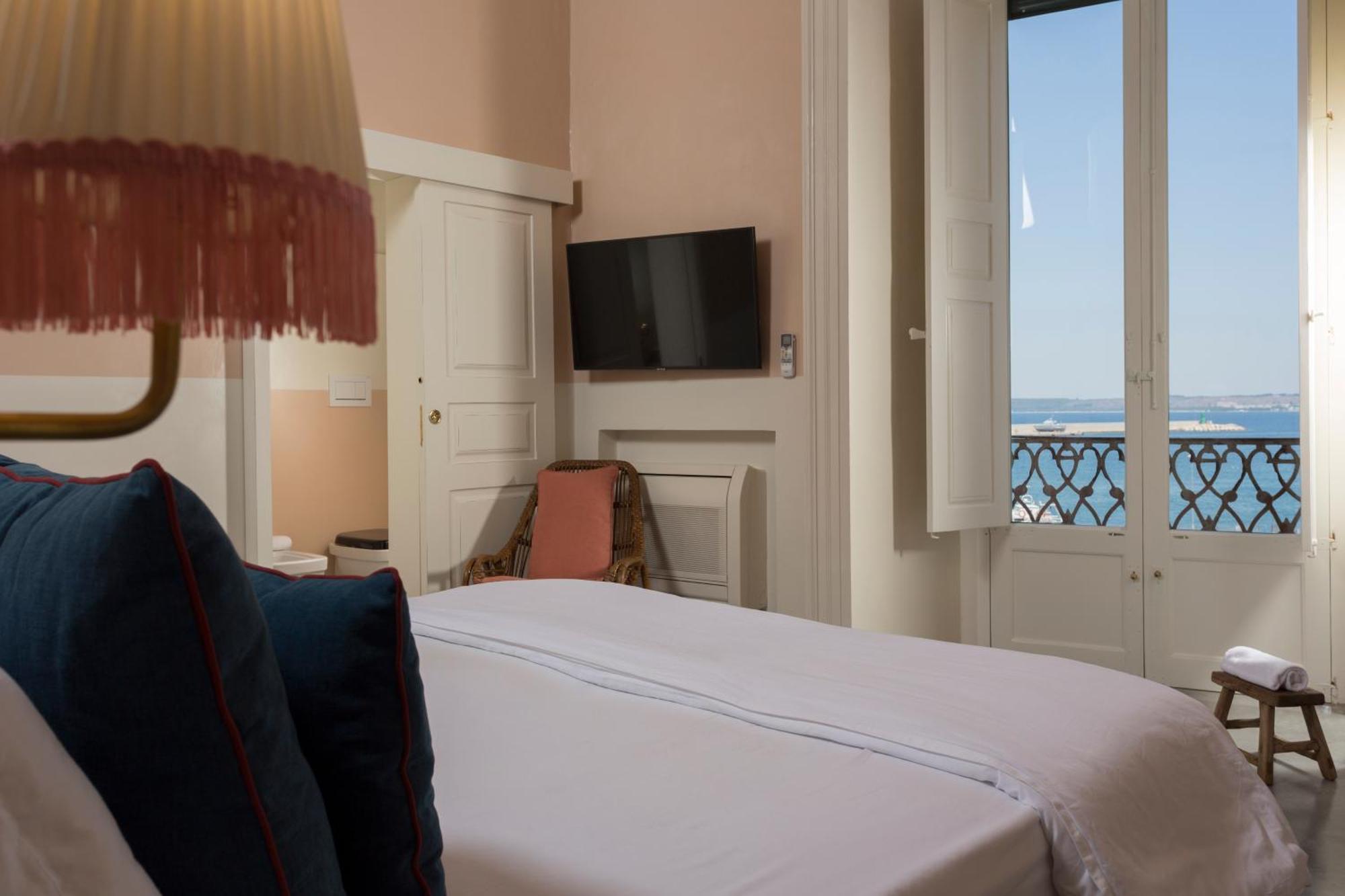 Deluxe Double Room Sea View,1646292732:JPEG