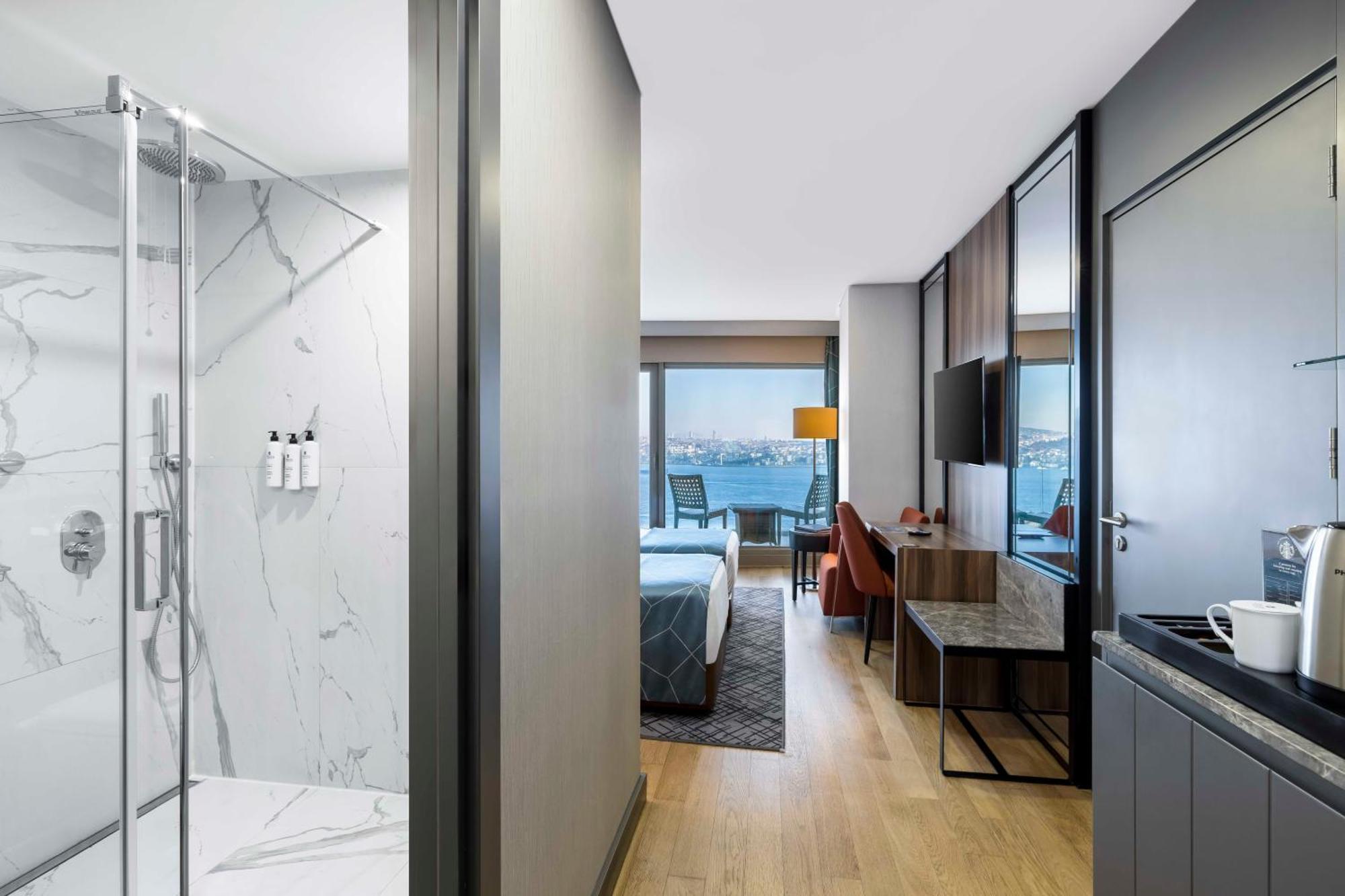Sistemazione con 2 Camere da Letto, Balcone e Vista Bosforo