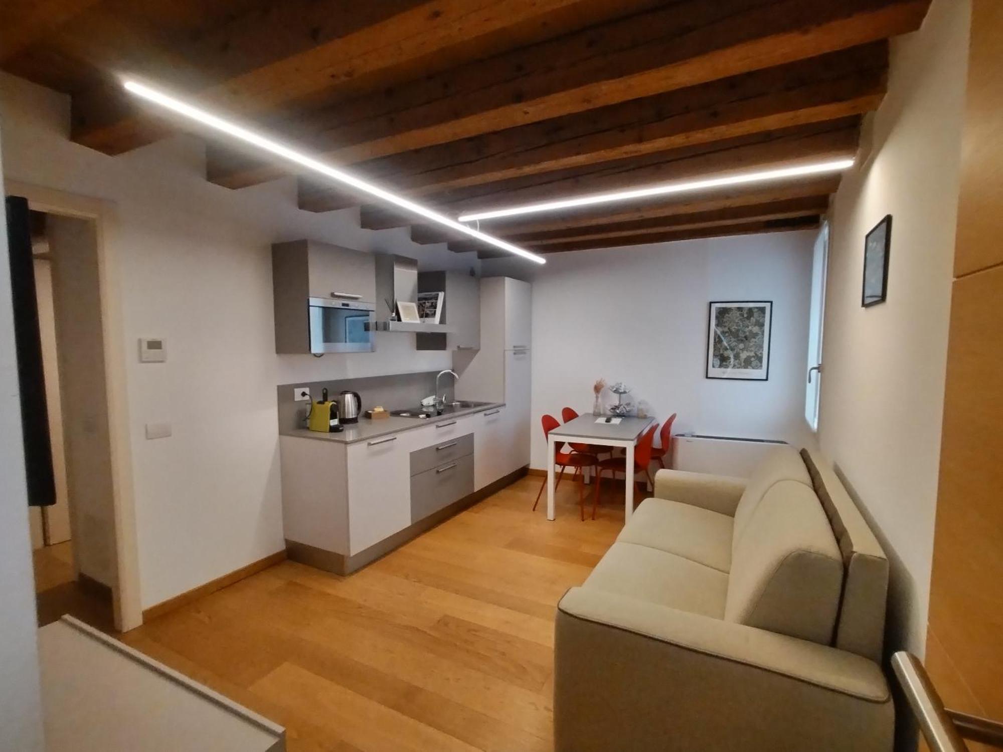 Superior One-Bedroom Apartment with Balcony,1646360180:JPEG