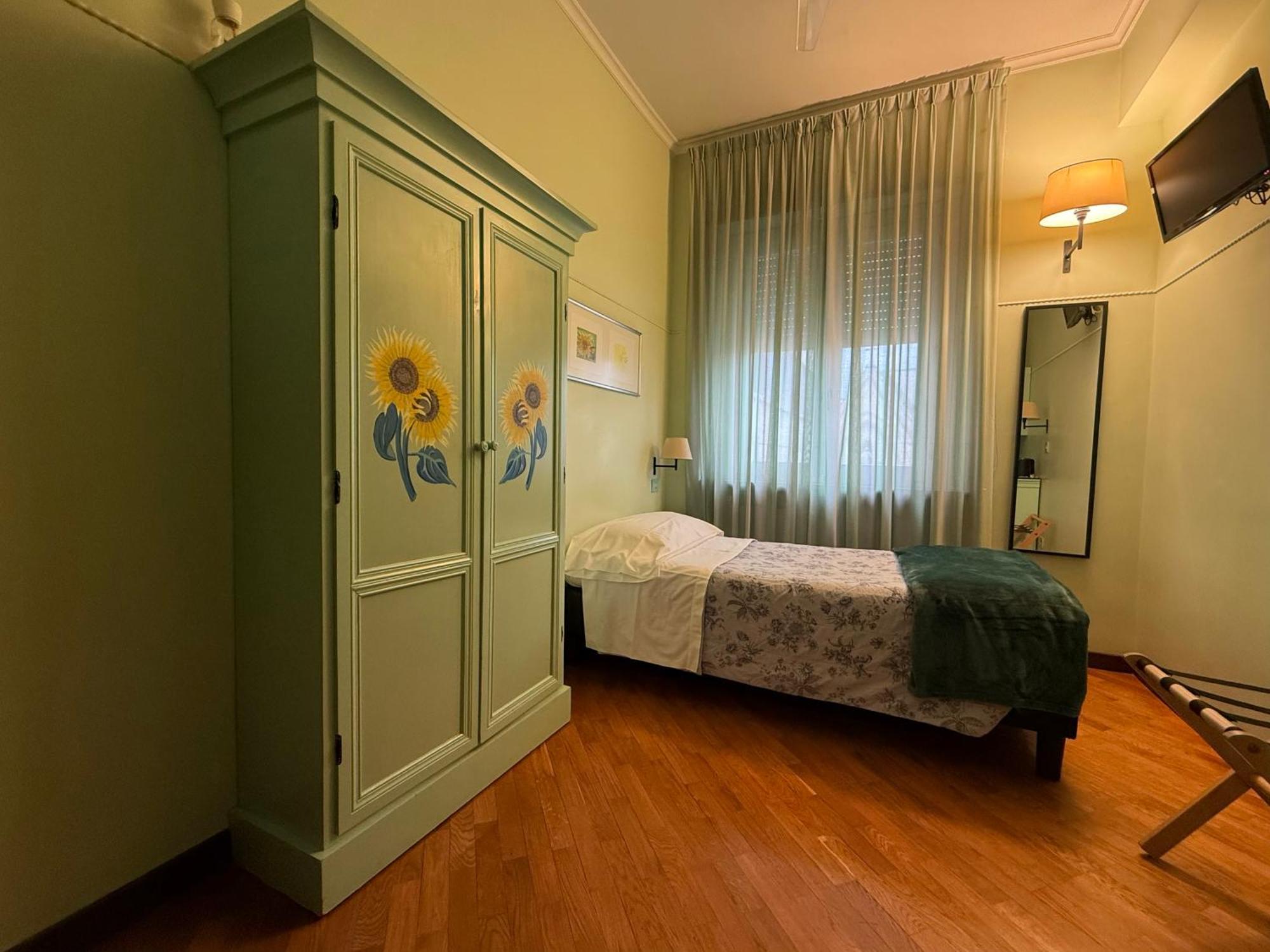 Standard Single Room,1746824834:JPEG