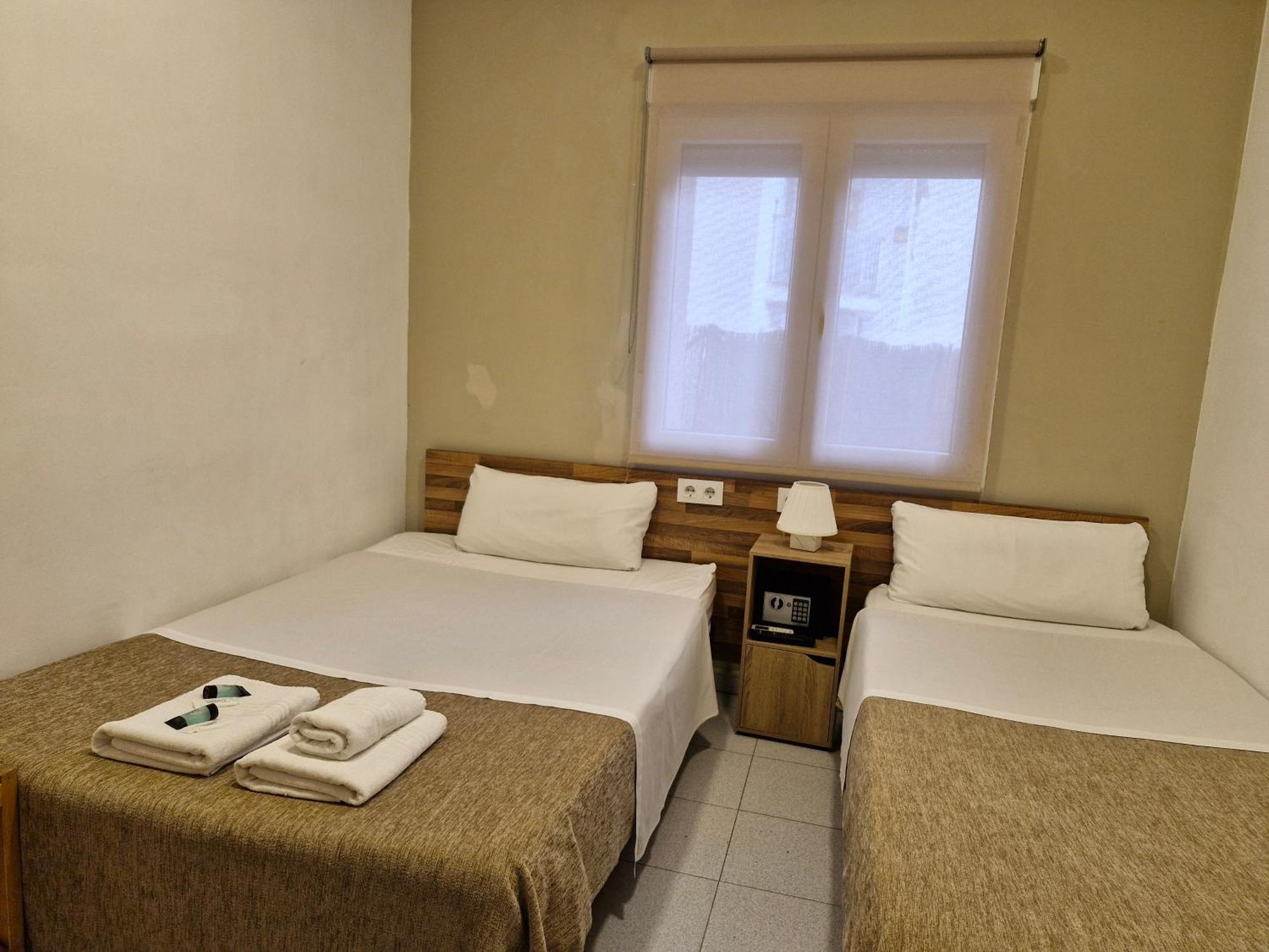 Triple Room Private Bathroom,1646911425:JPEG