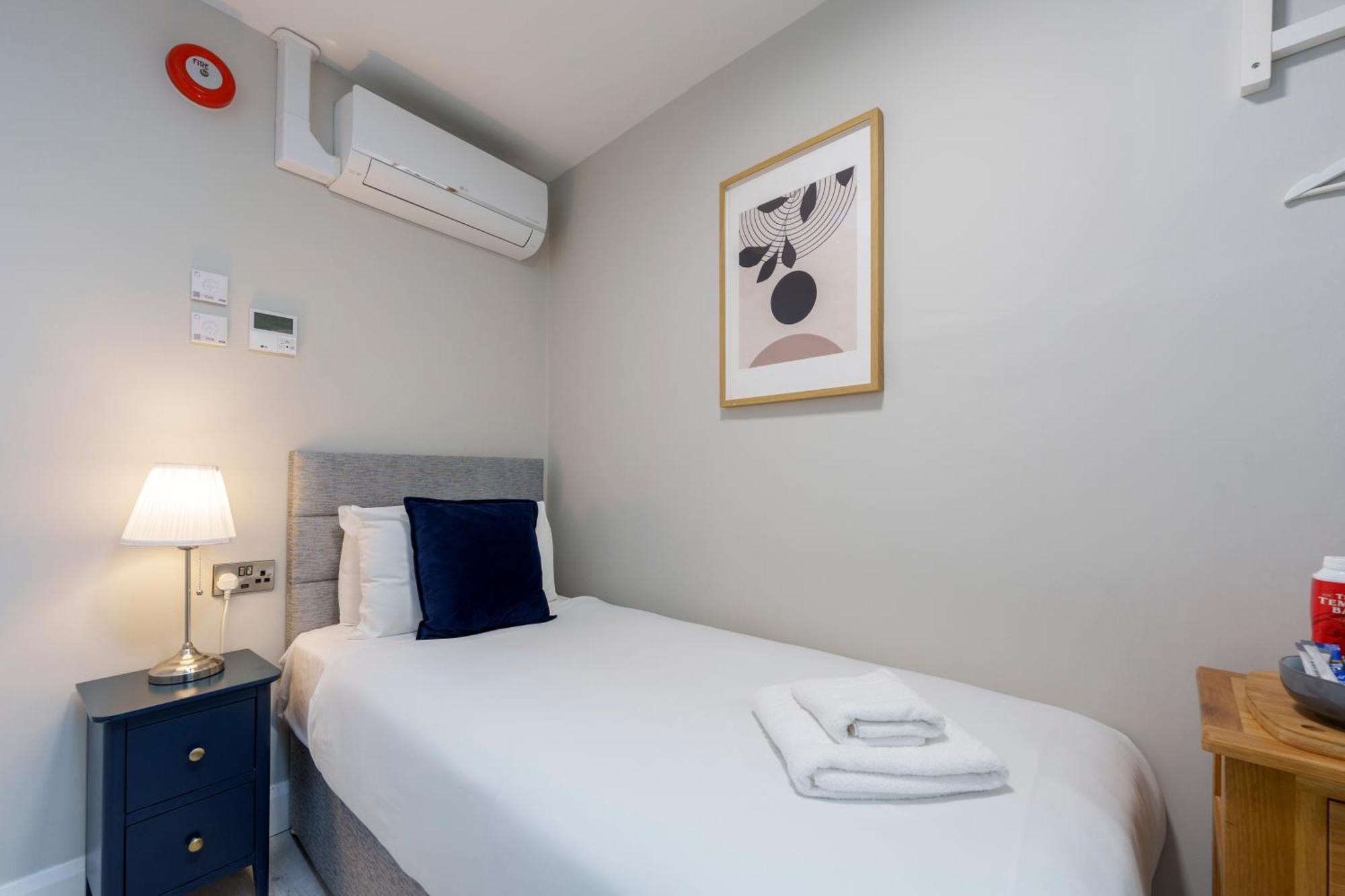 Single Room,1646949704:JPEG