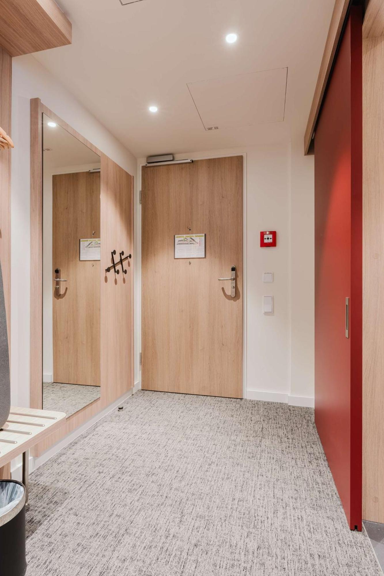 Queen Room Accessible