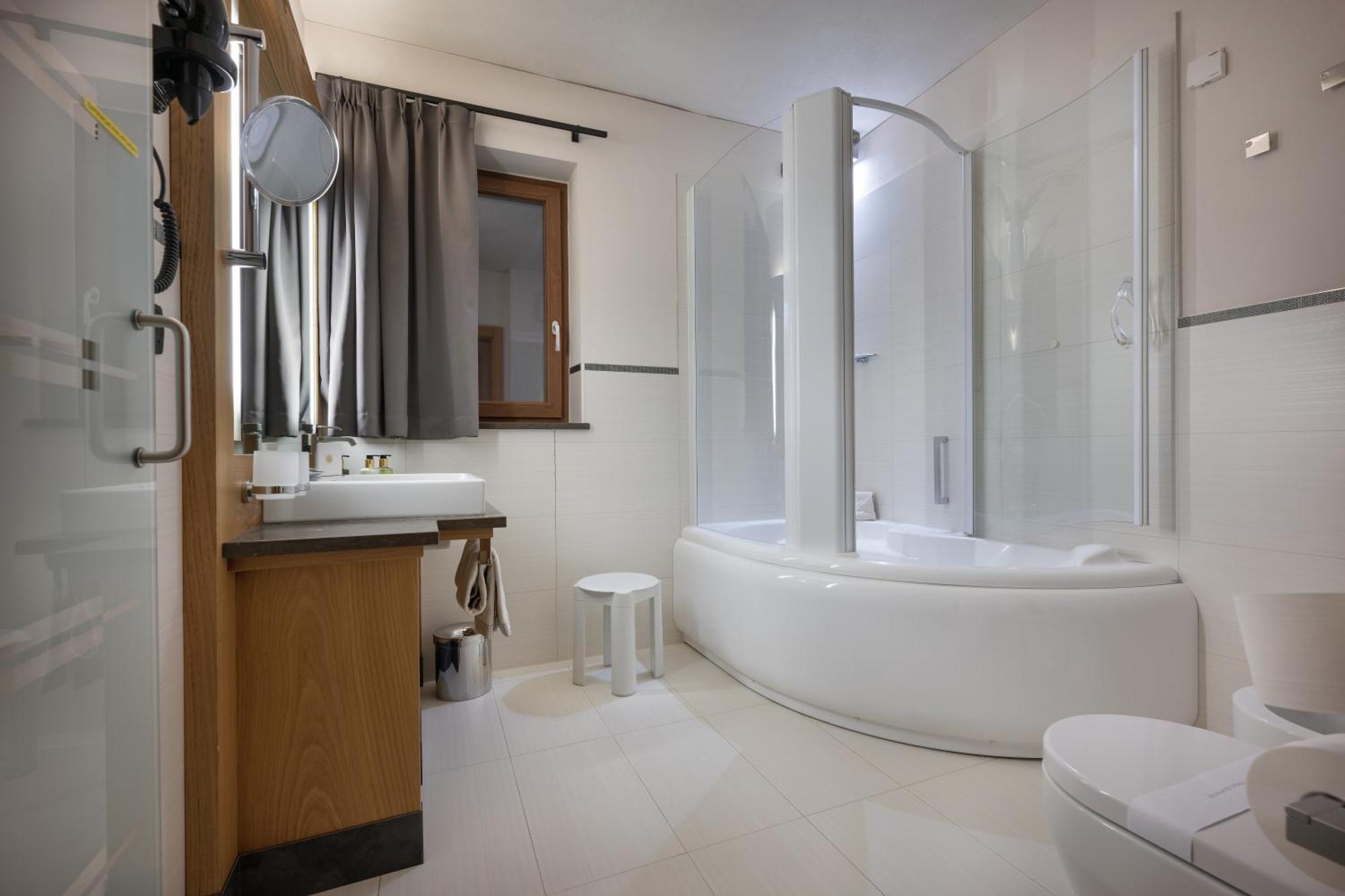 Double Room,1697886647:JPEG
