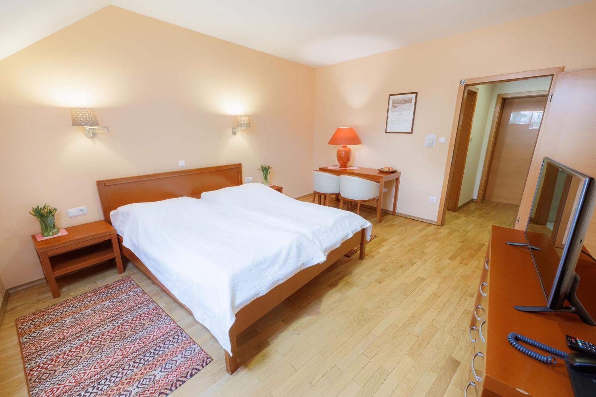 Double Room,1647724153:JPEG