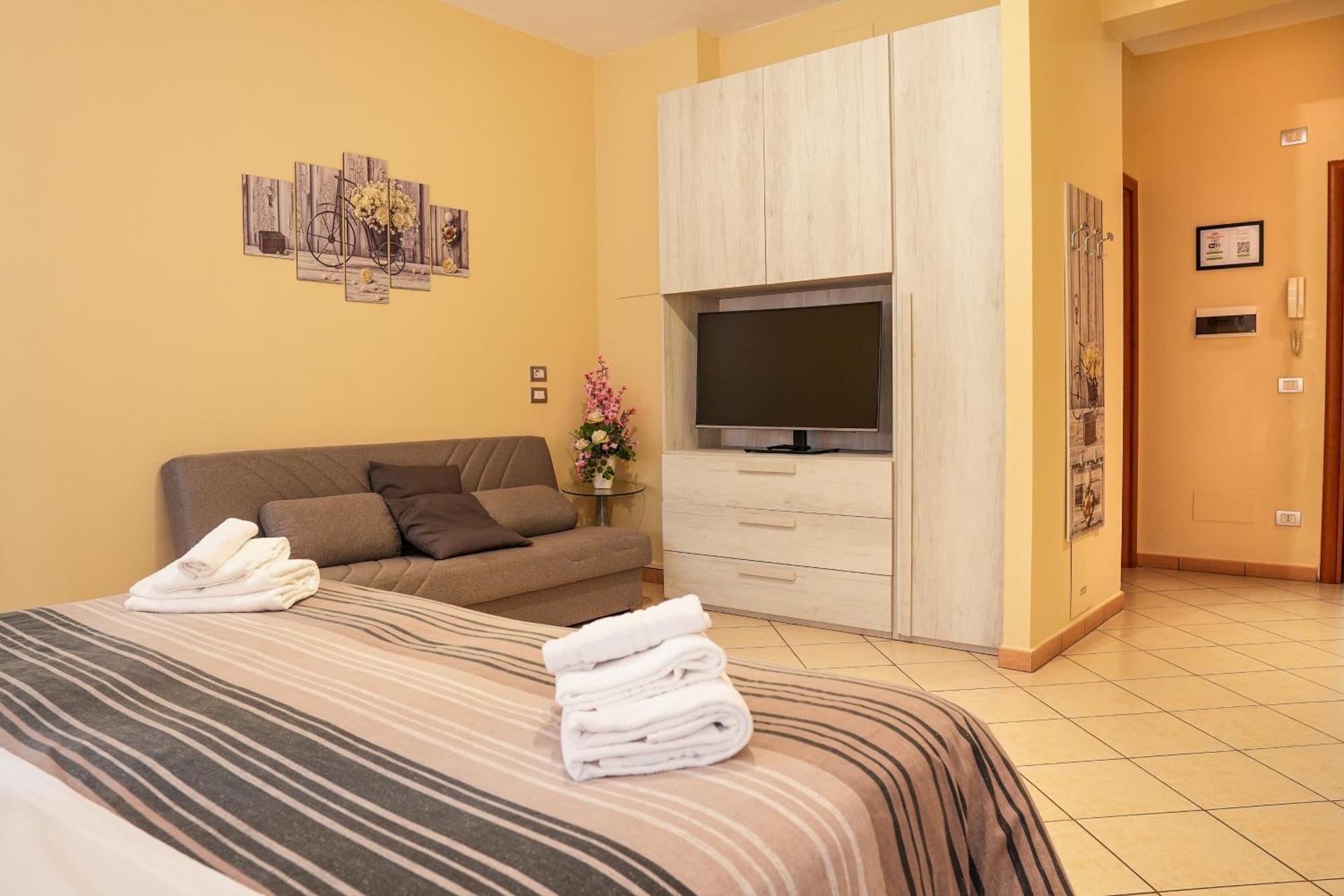 Large Triple Room,1647784575:JPEG