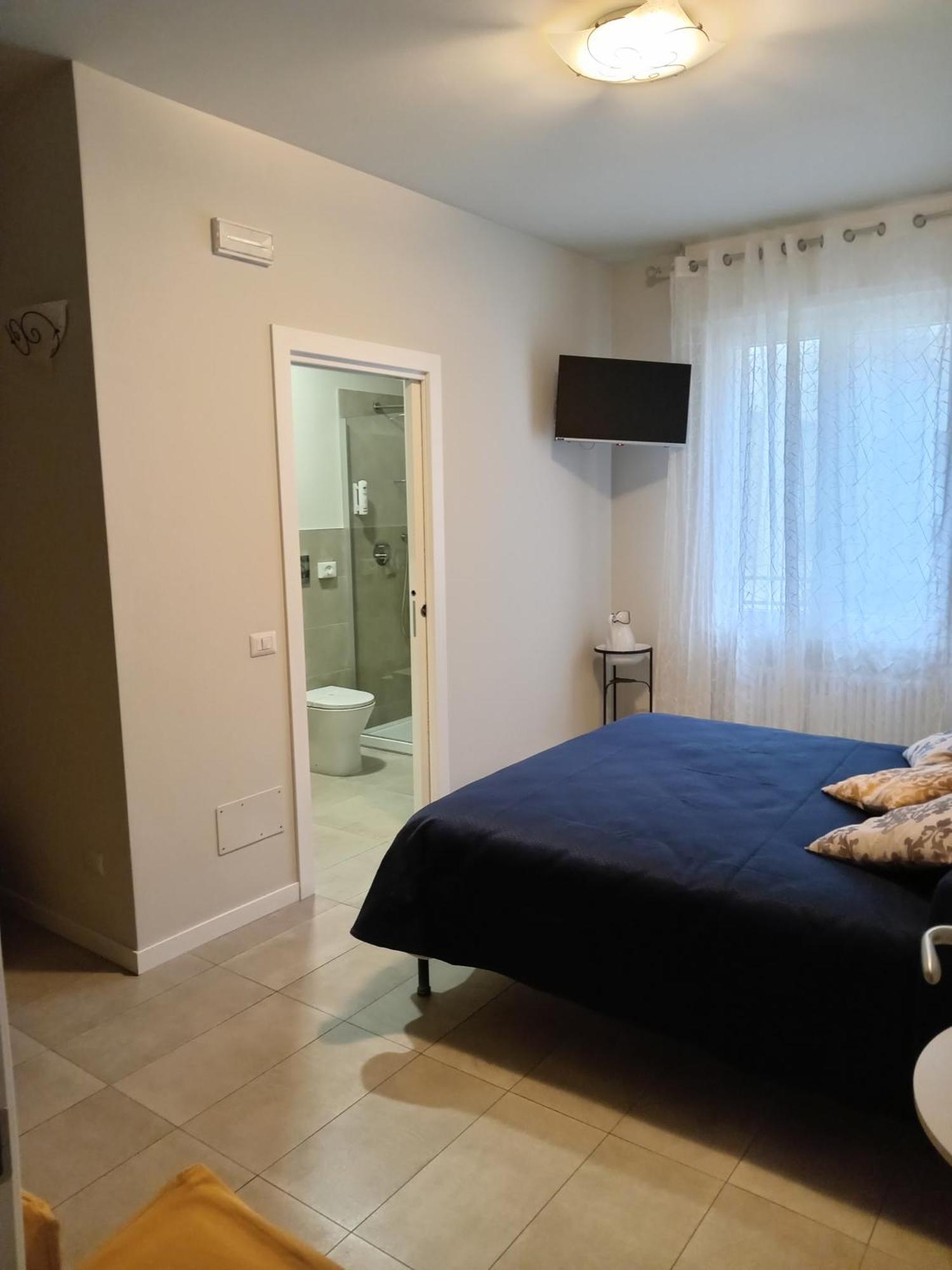 Double Room Private Bathroom