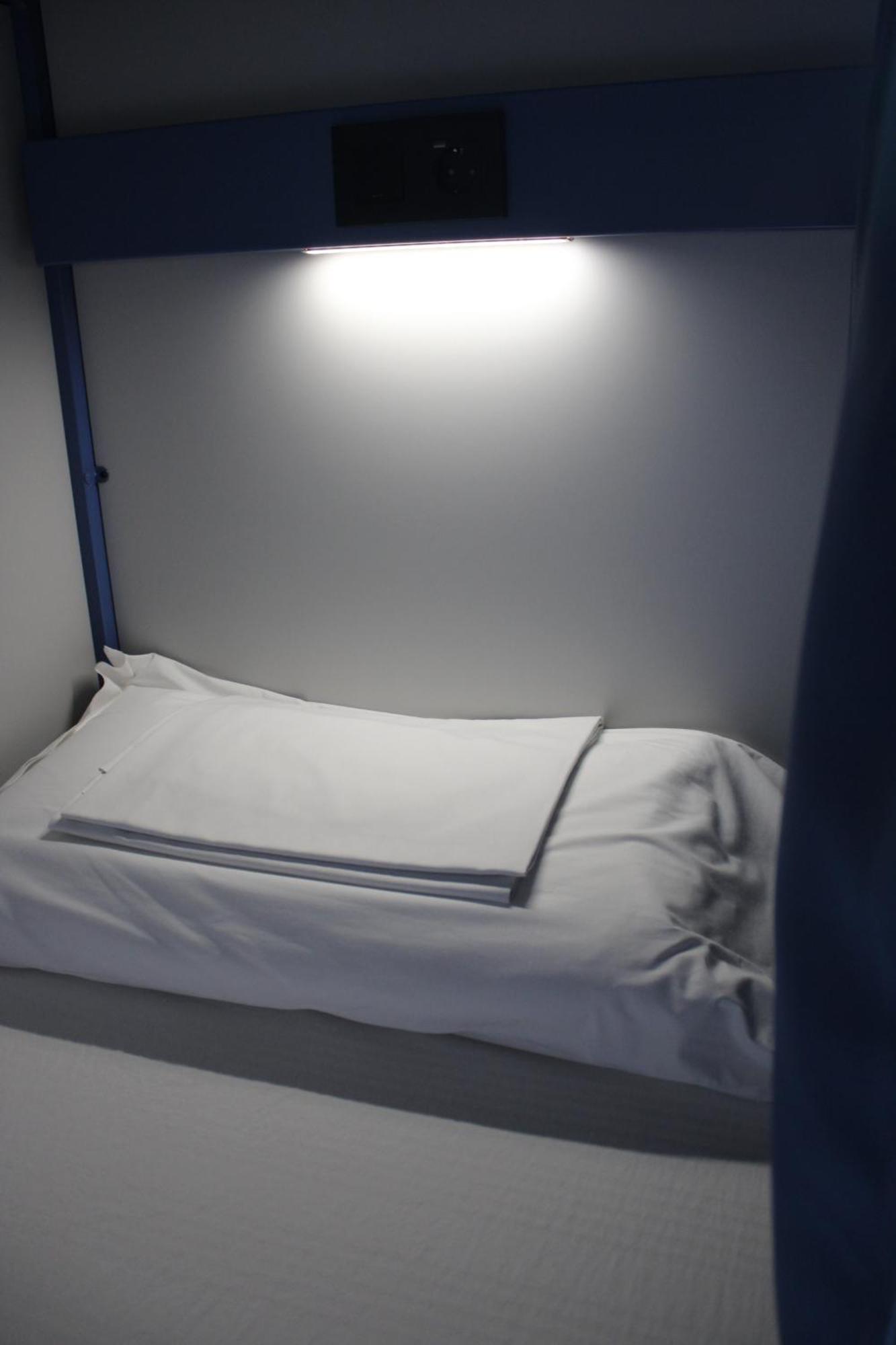 Bed 4-Bed Female Dormitory Room,1649020587:JPEG