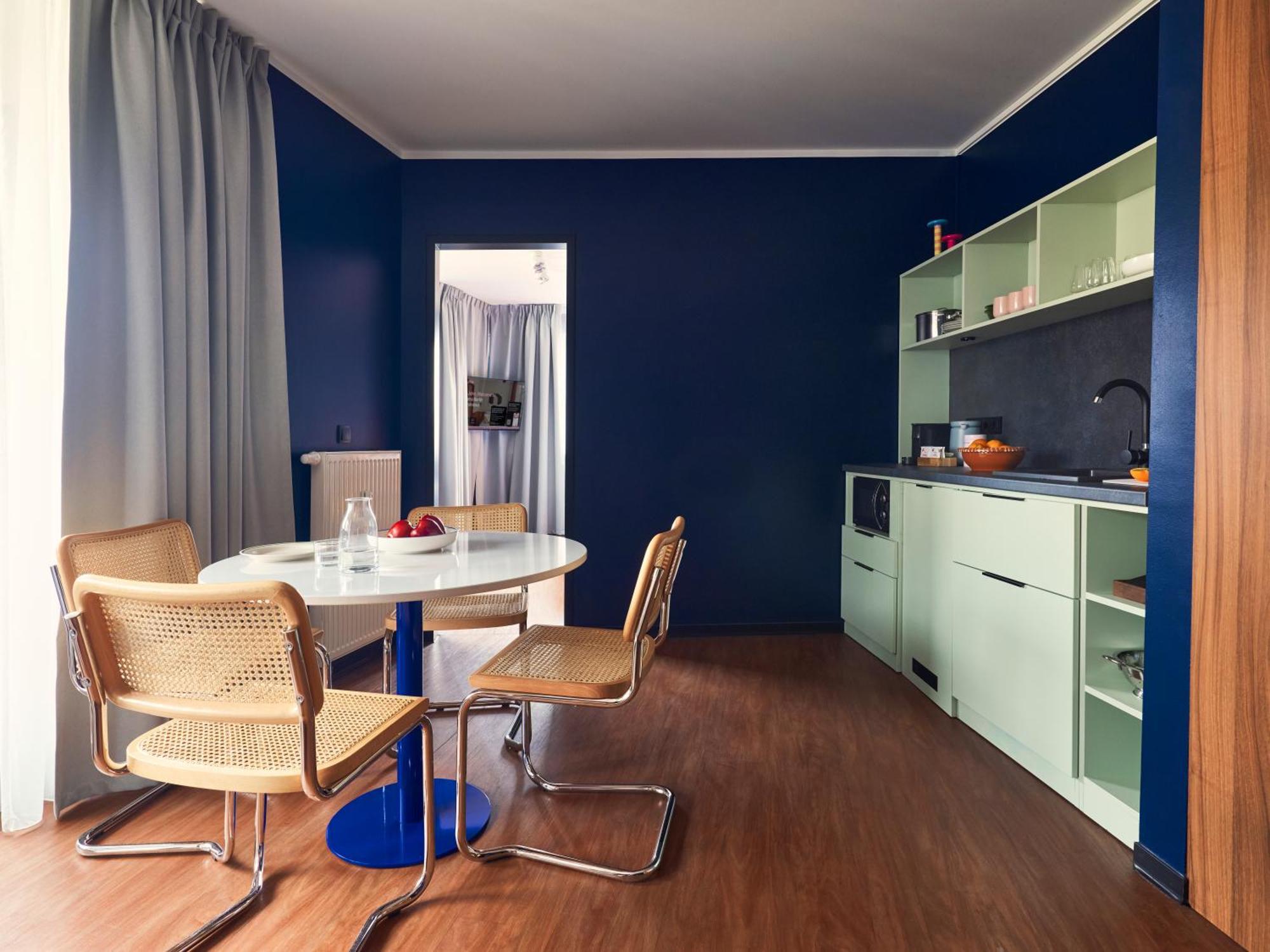 Appartamento con 1 Camera da Letto, Balcone e Divano Letto