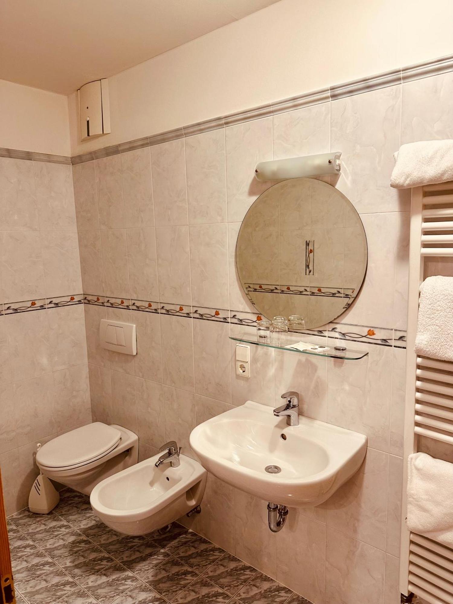 Double Room,1650860395:JPEG