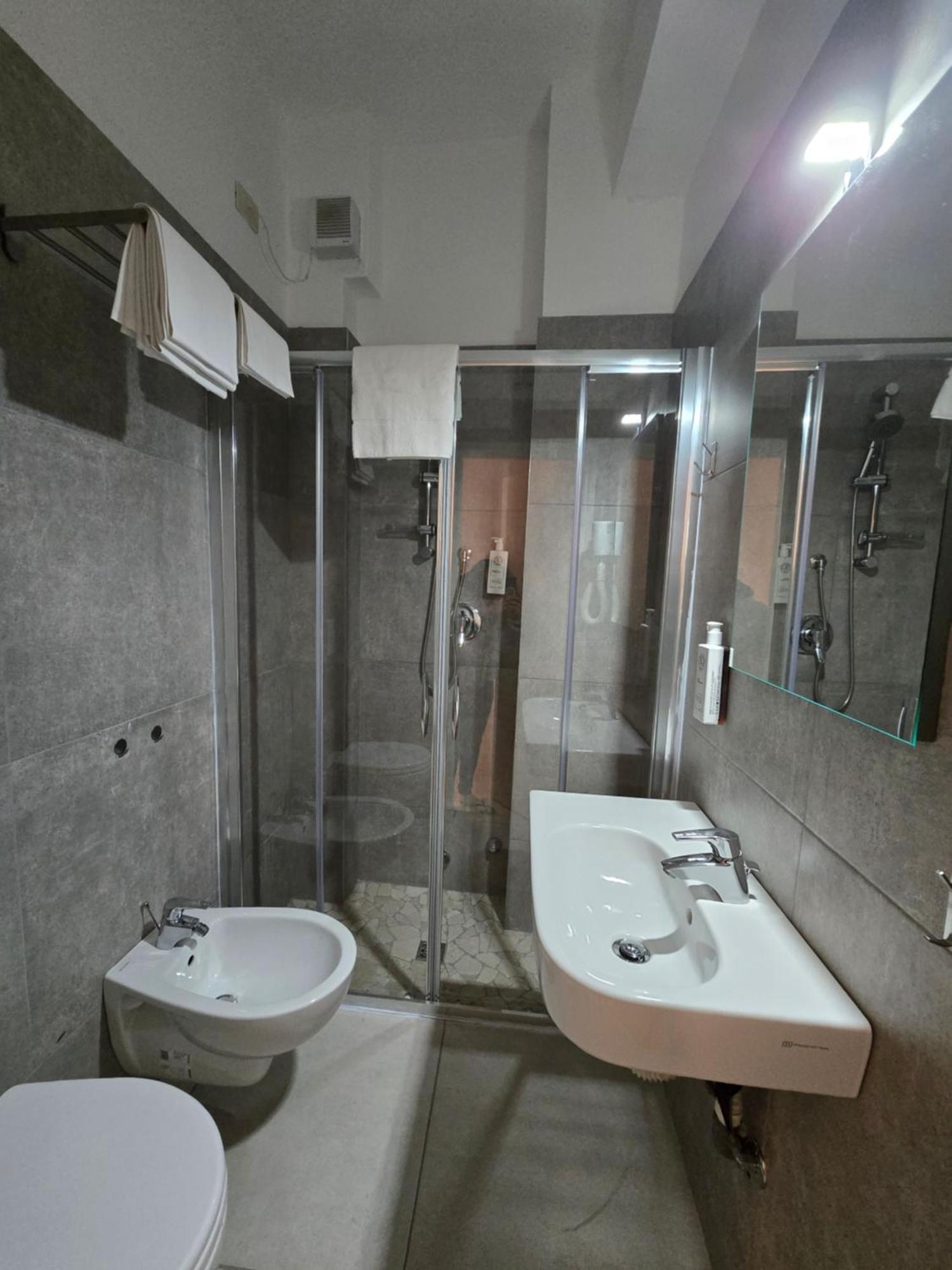Triple Room,1651446472:JPEG
