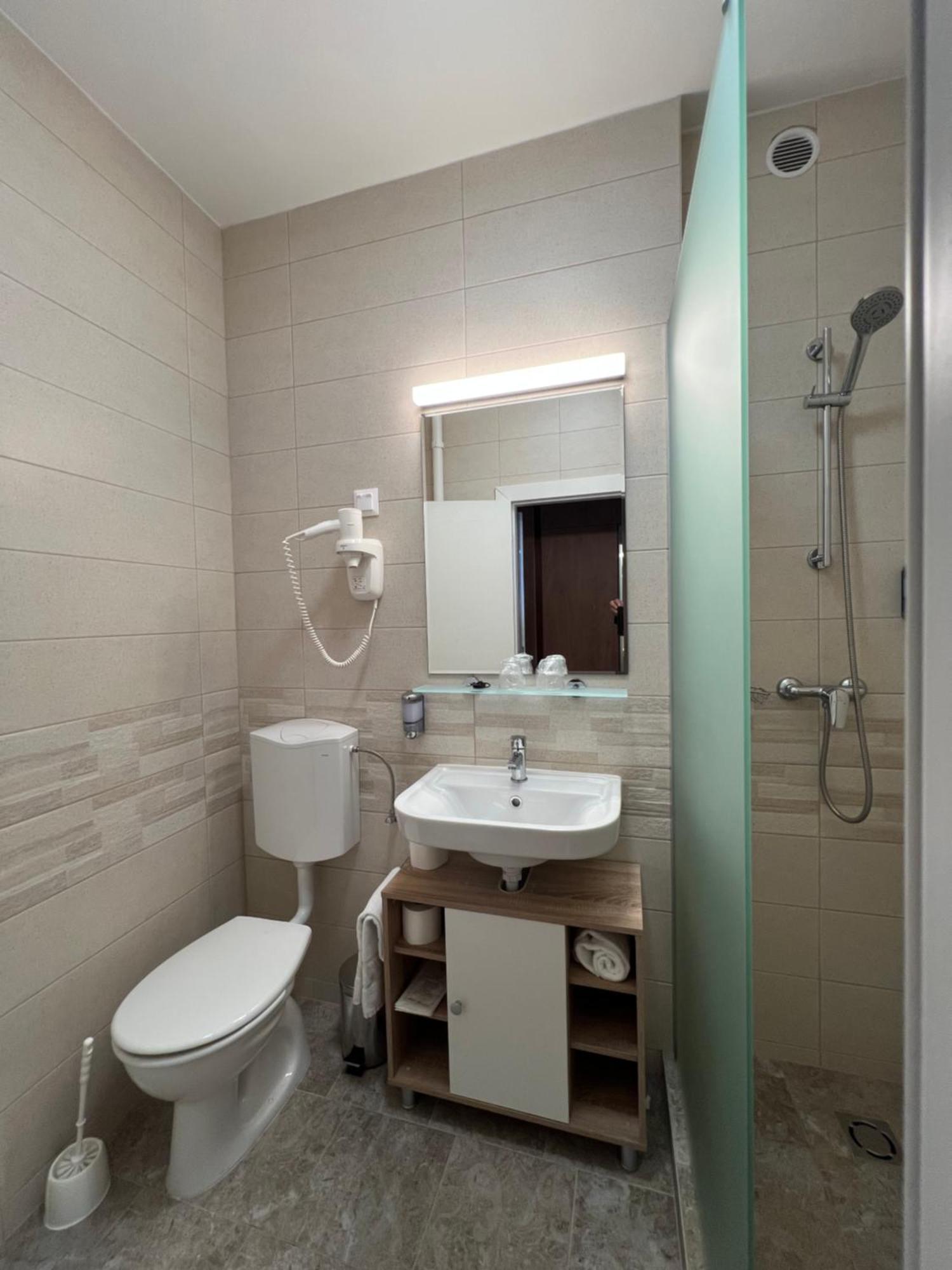 Newly Renovated Standard Single Room,1698847575:JPEG