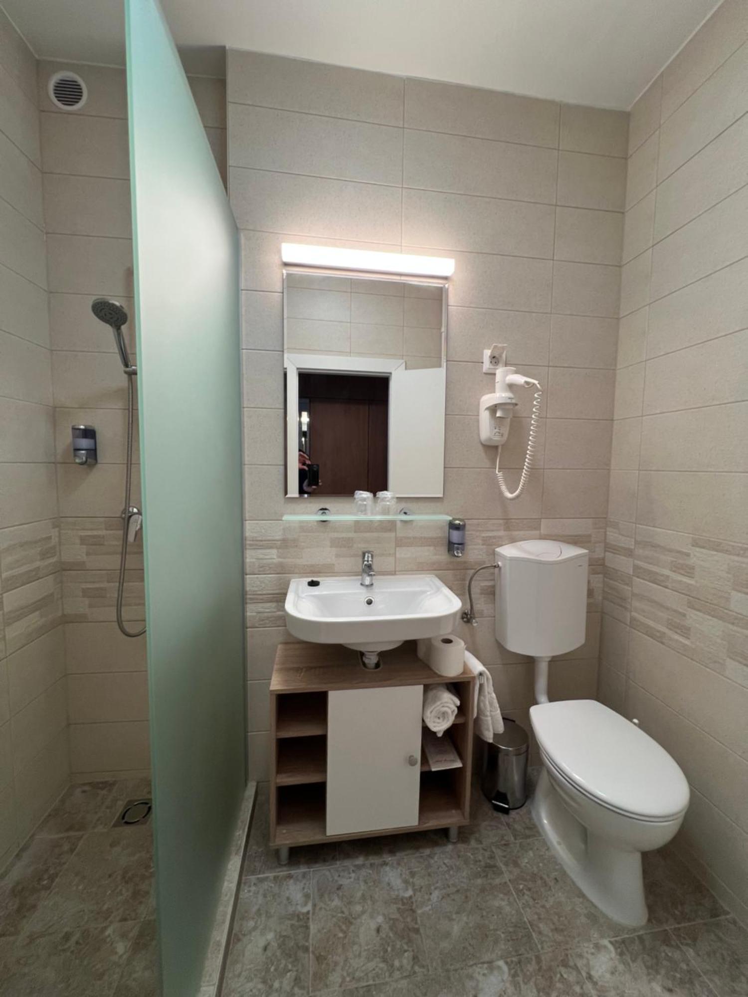 Newly Renovated Standard Double or Twin Room,1698847549:JPEG