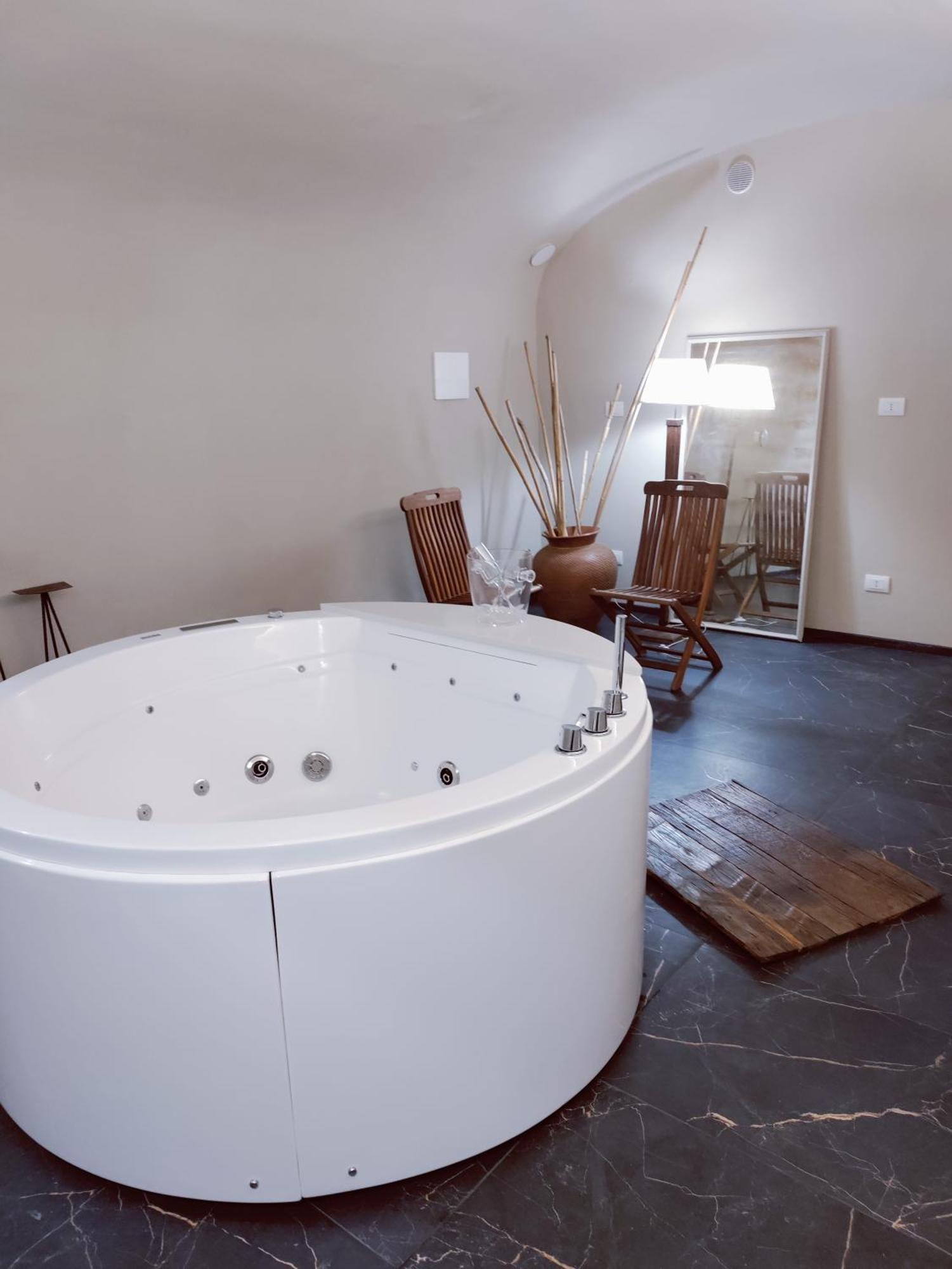 Queen Room Spa Bath