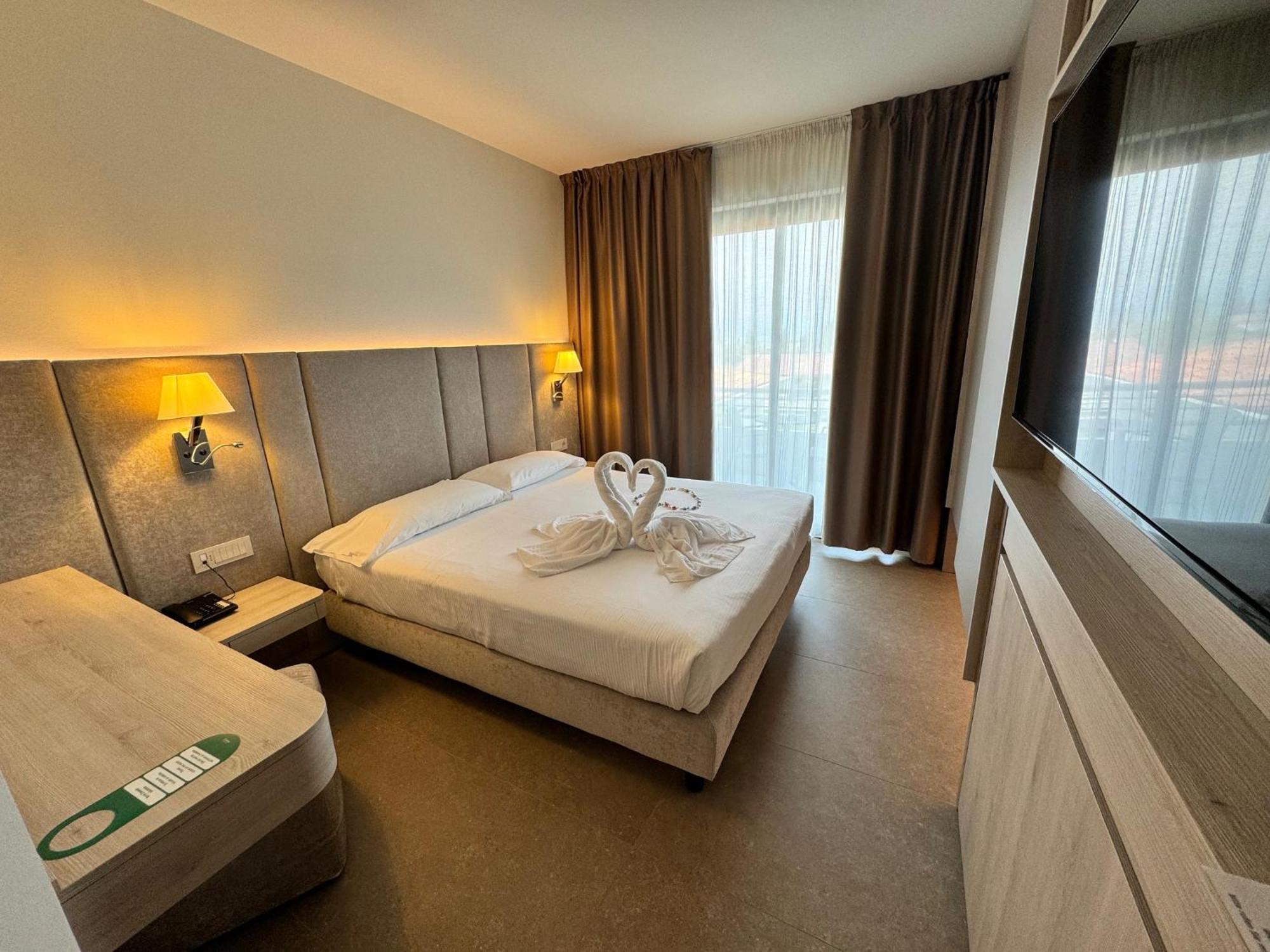 Superior New Style Double Room,1652746076:JPEG