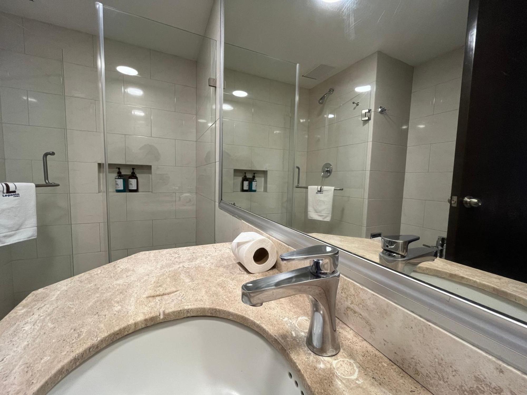 Deluxe Room,1652758542:JPEG