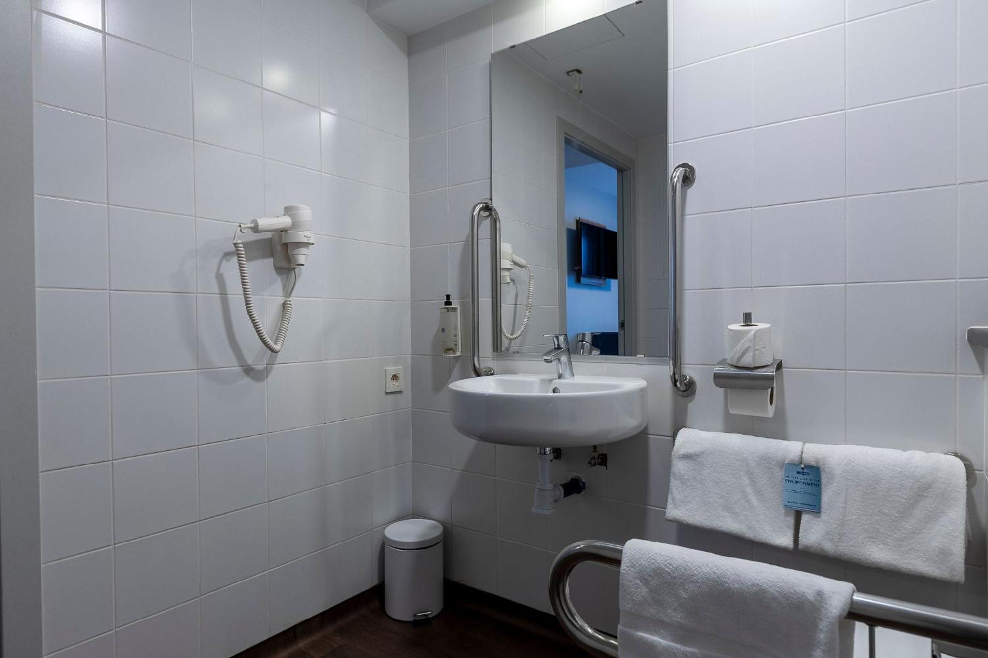 Double or Twin Room Disability Access