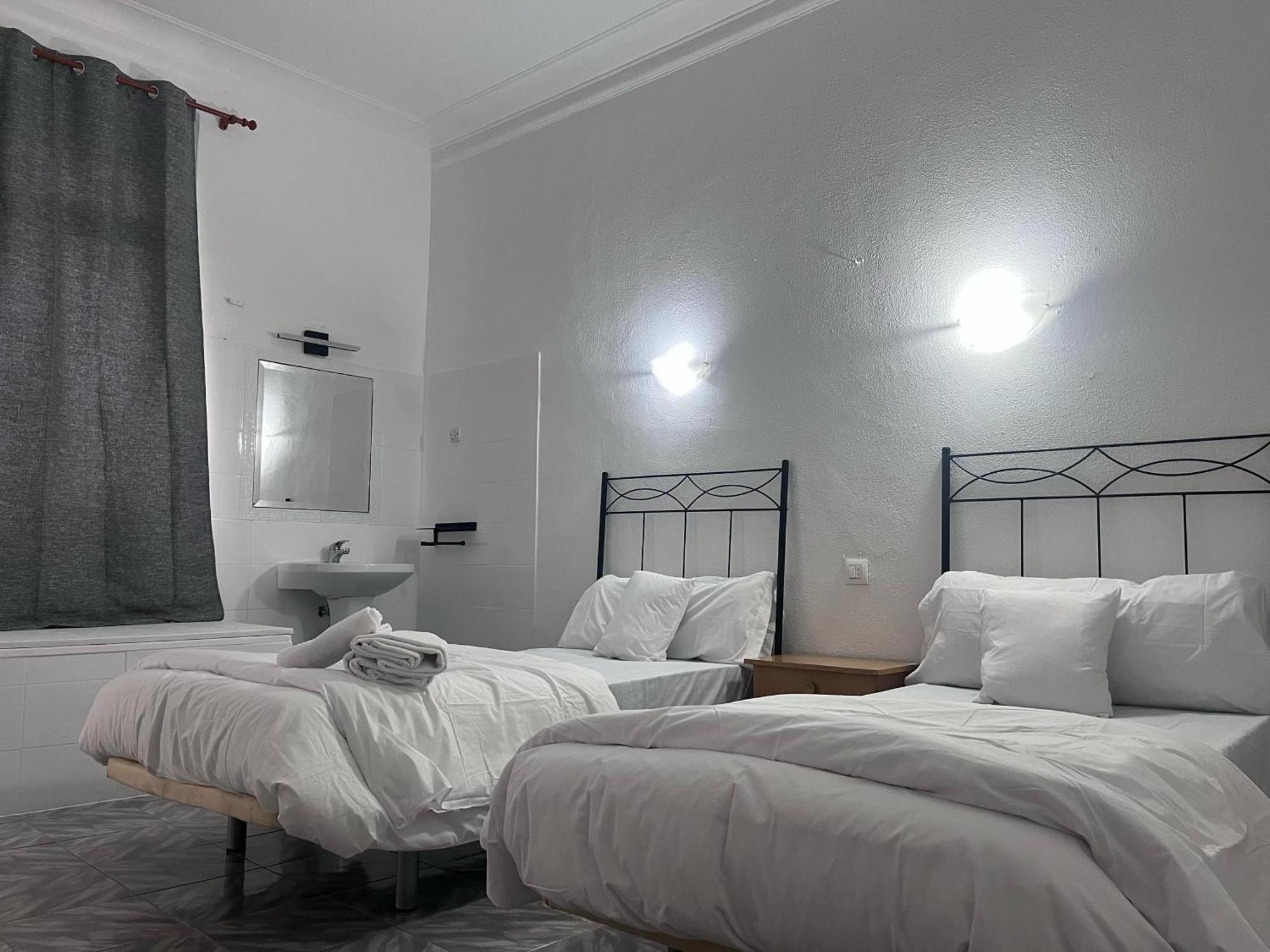 Budget Twin Room,1652768768:JPEG
