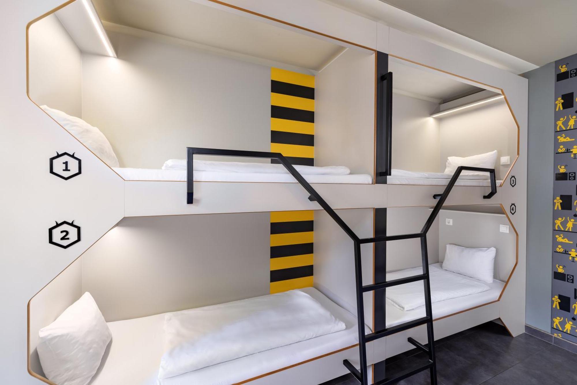 Bed 4-Bed Female Dormitory Room,1652772959:JPEG