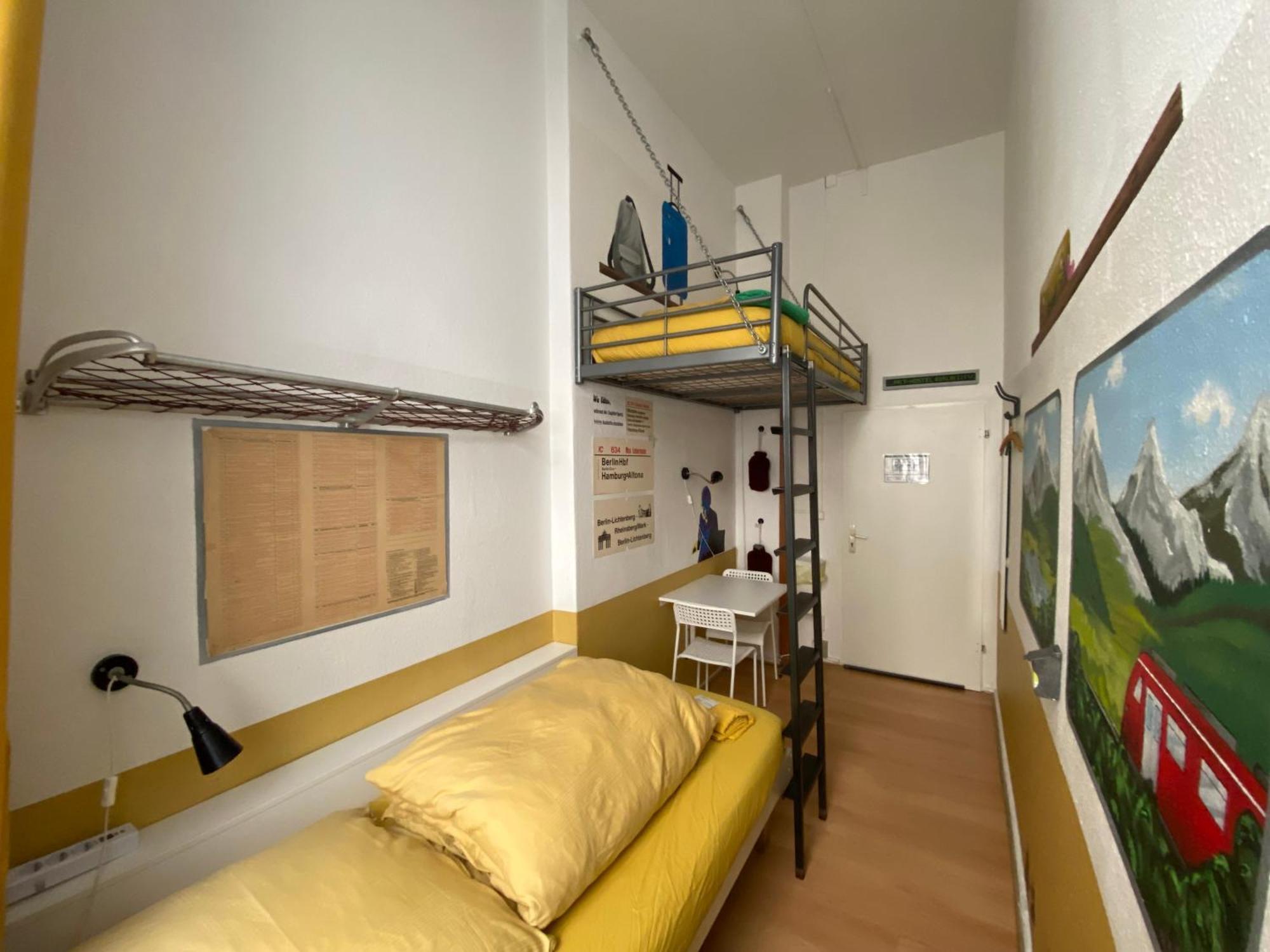 Twin Room,1653546984:JPEG