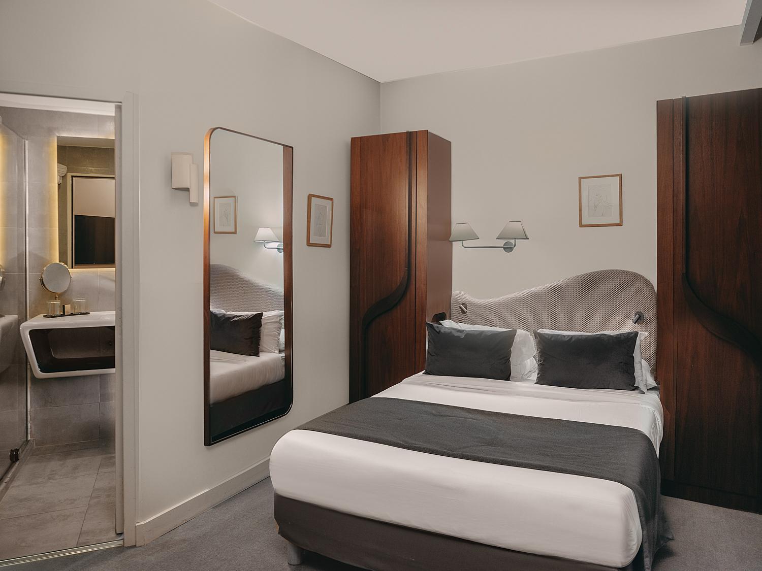 Two Adjacent Rooms,1655270236:JPEG