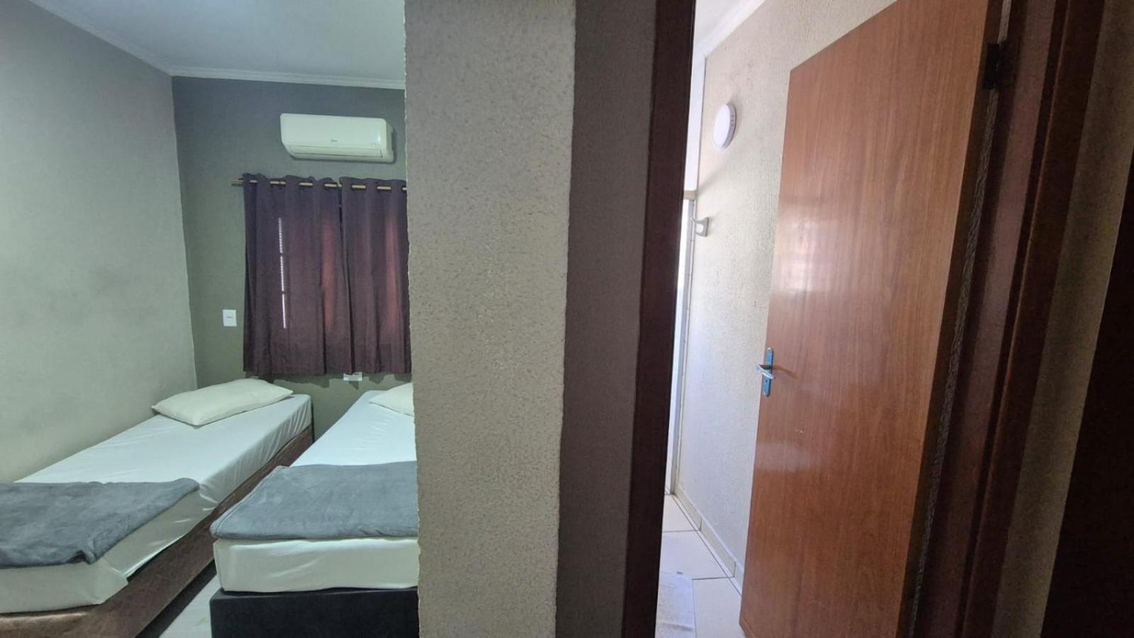 Quarto com Cama de Casal ou 2 de Solteiro e Ar-condicionado