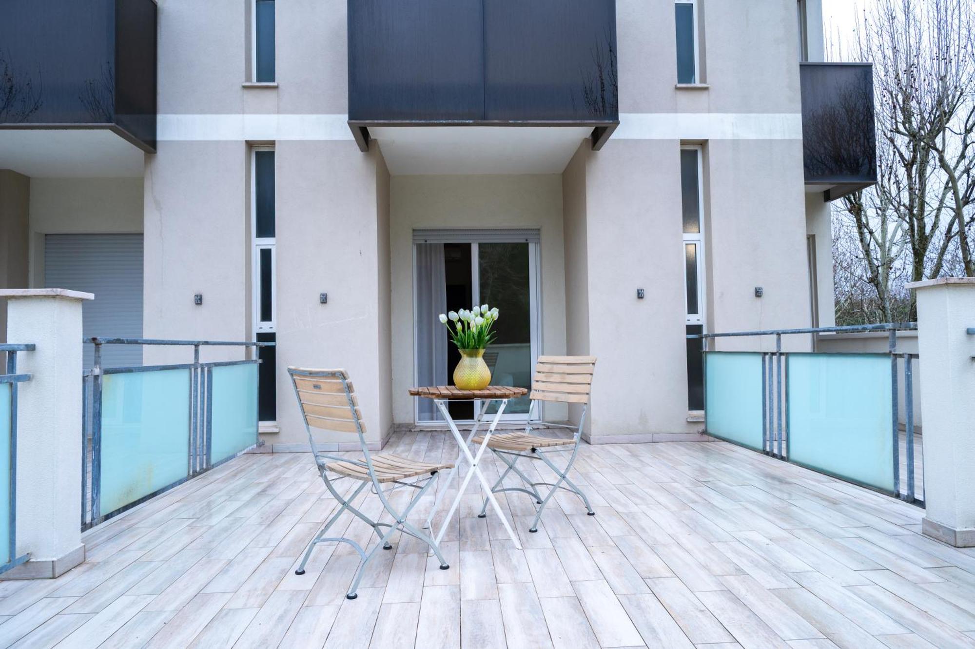 Deluxe Double or Twin Room Pool View