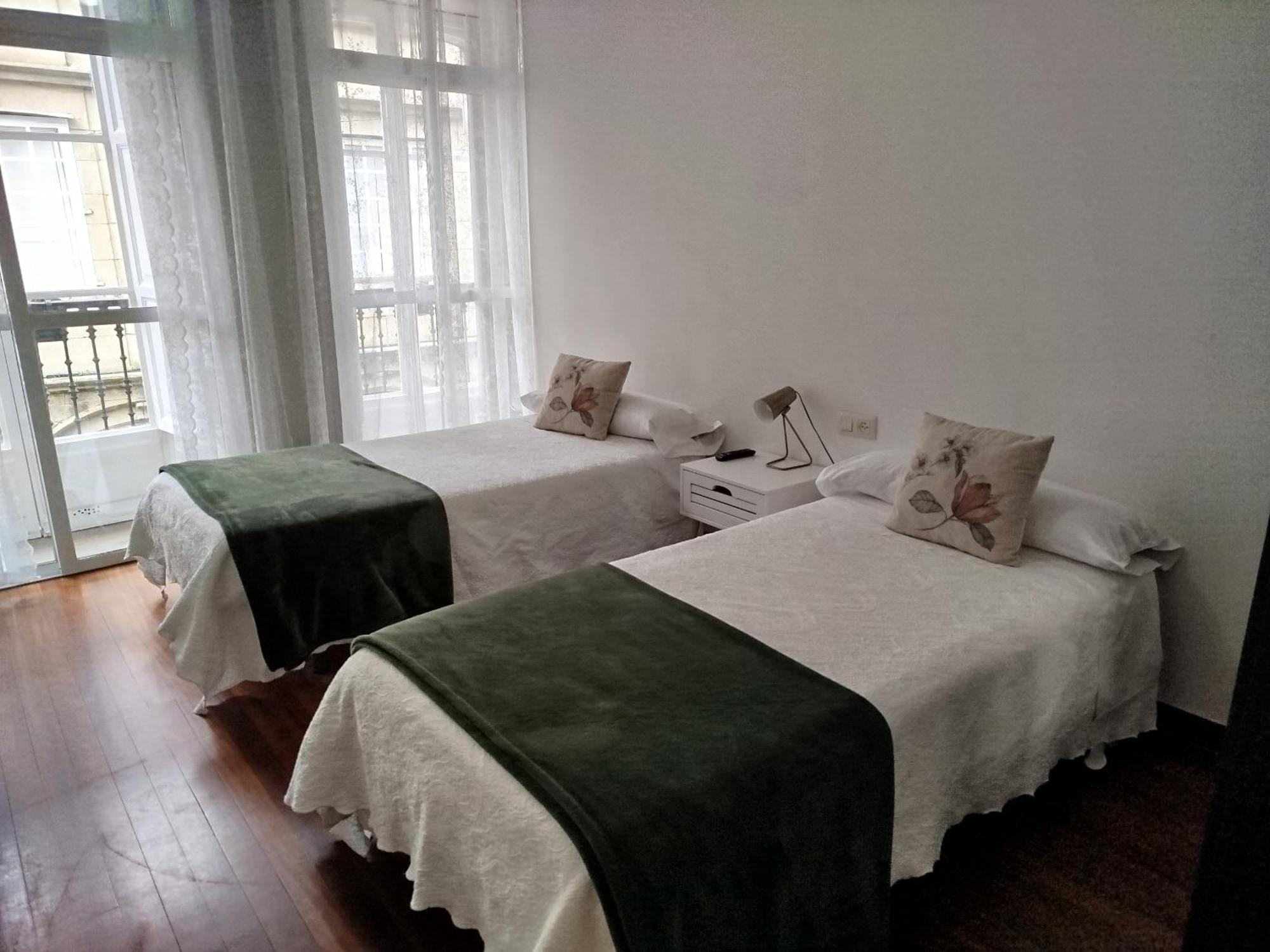 Habitación Triple Básica con baño compartido