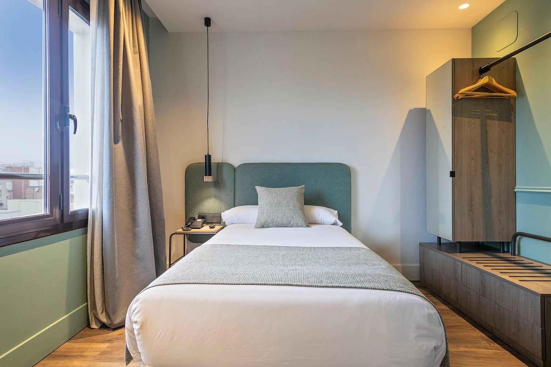 Large Single Room,1656171392:JPEG
