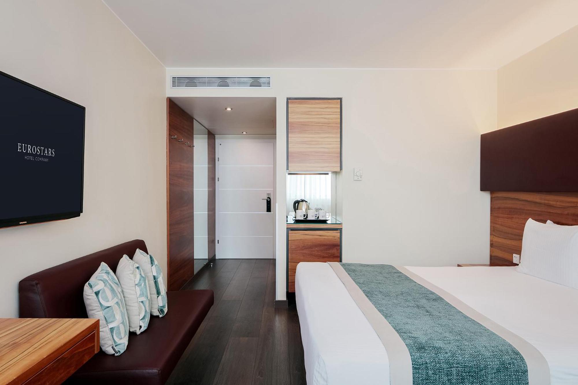 Triple Room,1656175912:JPEG