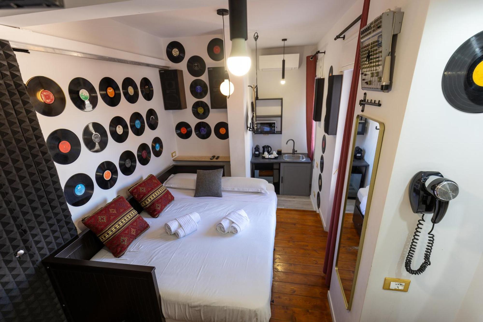 Small Double Room,1656329111:JPEG