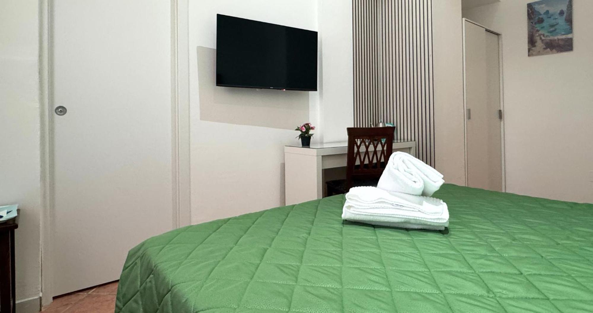 Double Room,1656389861:JPEG