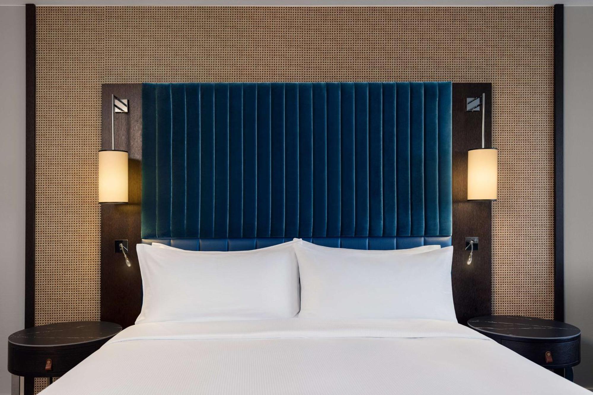 Waterfront King Room Sofa Bed,1657140604:JPEG