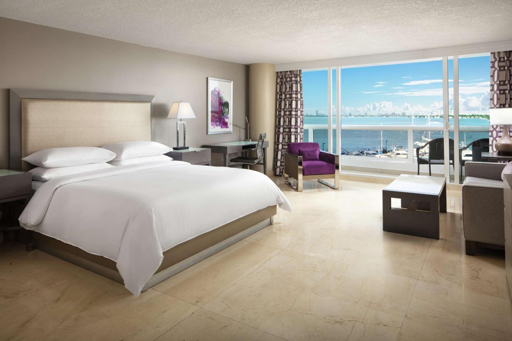 Junior King Suite Balcony & Bay View