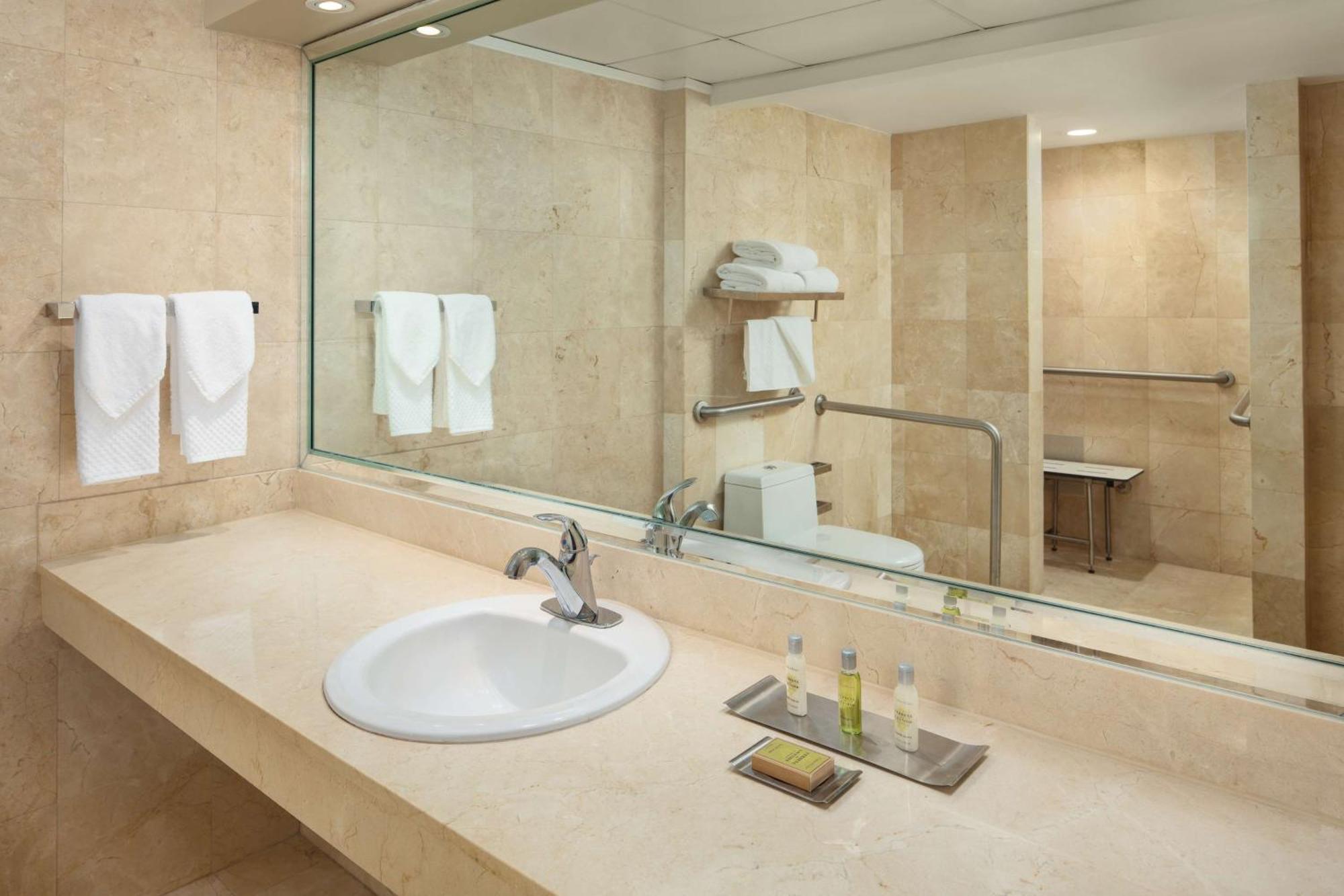 King Room Bay View Disability Access or Roll Shower