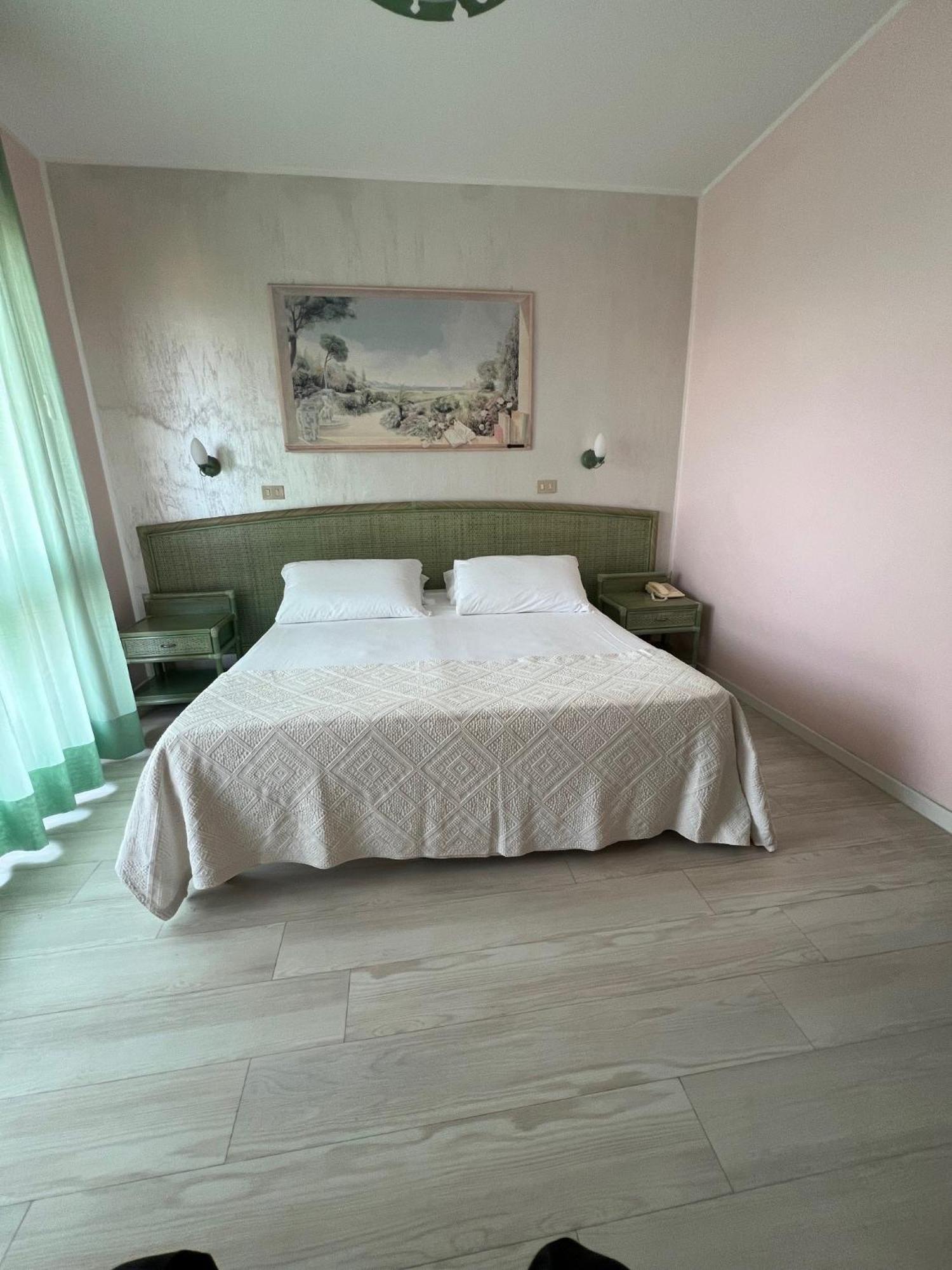 Family Room,1657155158:JPEG