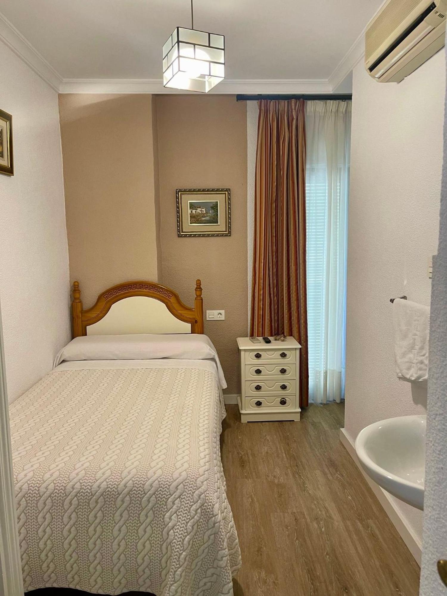 Single Room,1742781398:JPEG