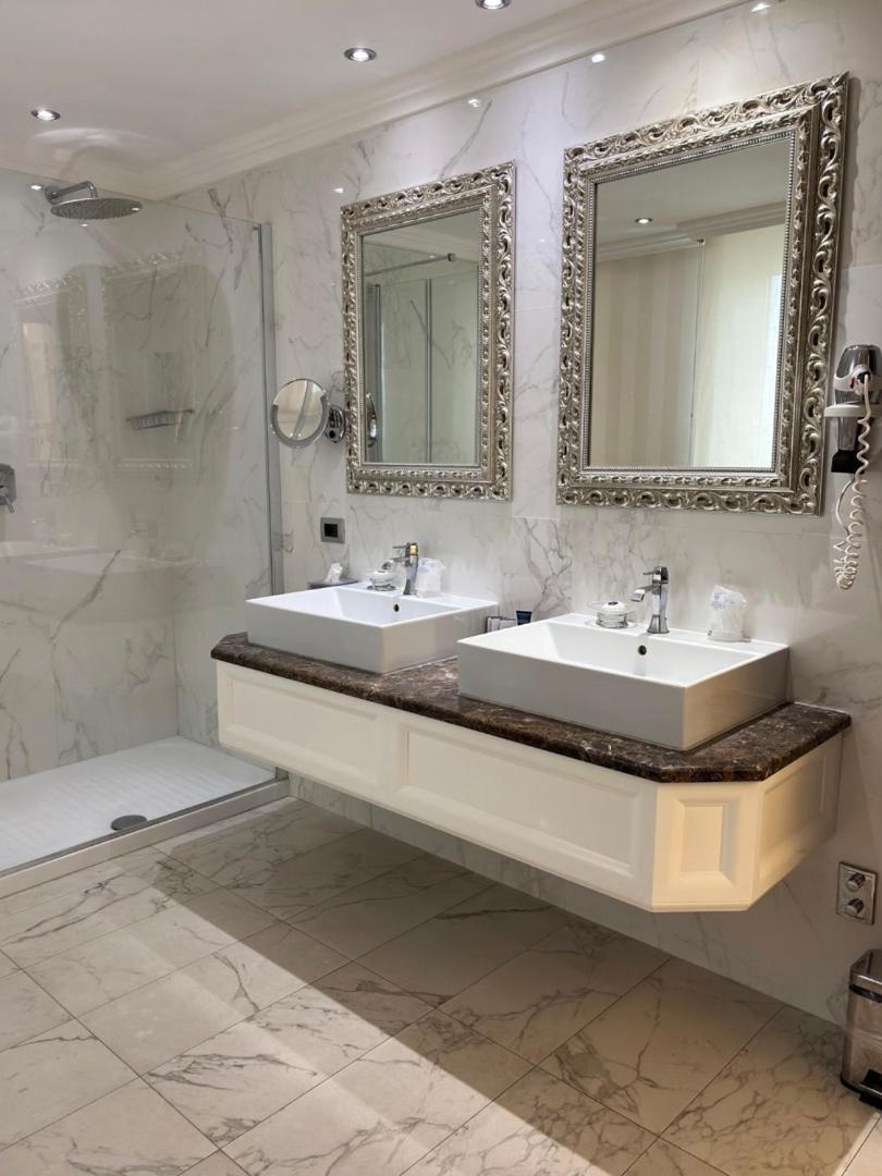 Prestige Suite Spa Bath