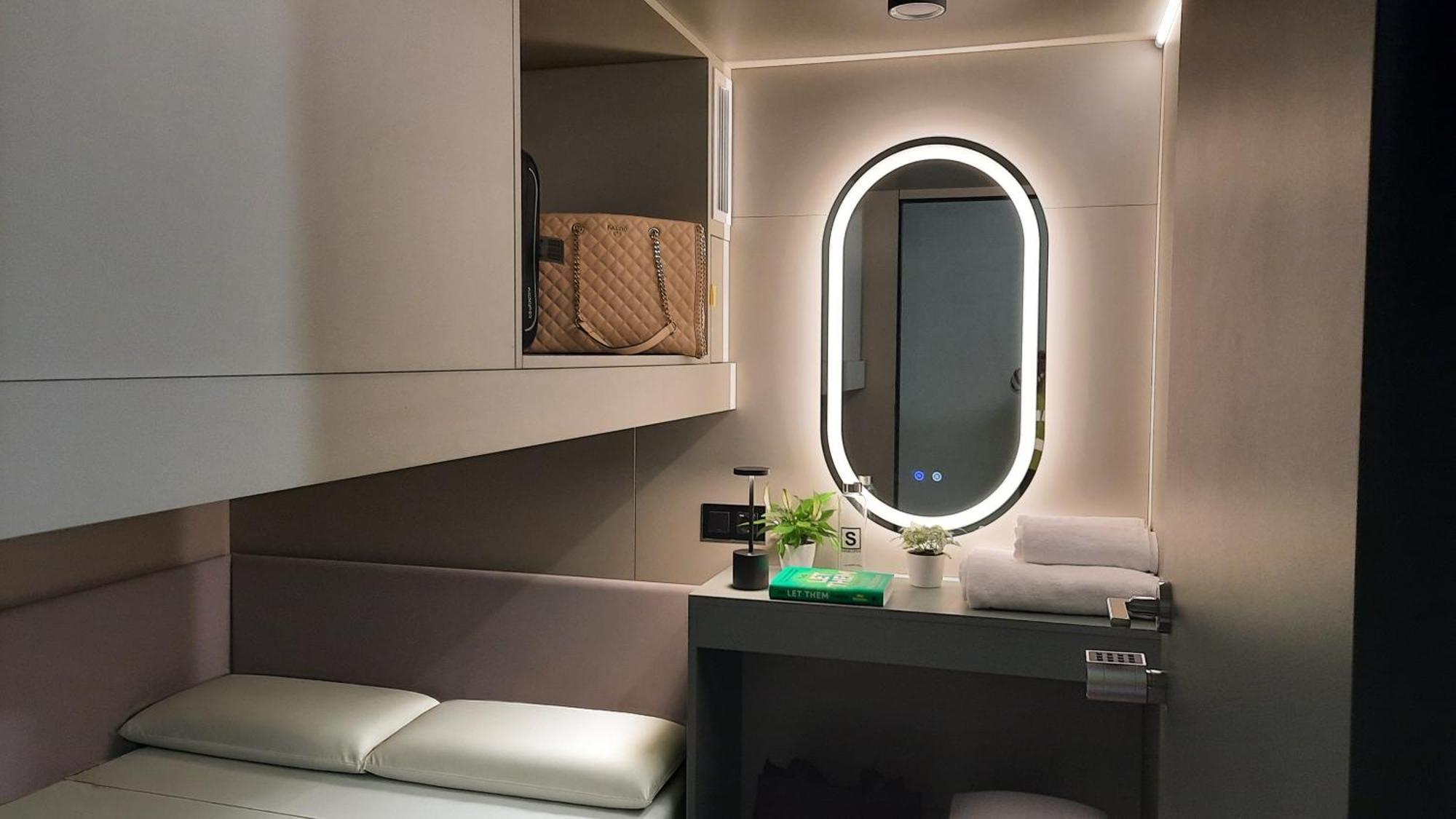 Lower Private Capsule with Large Bed