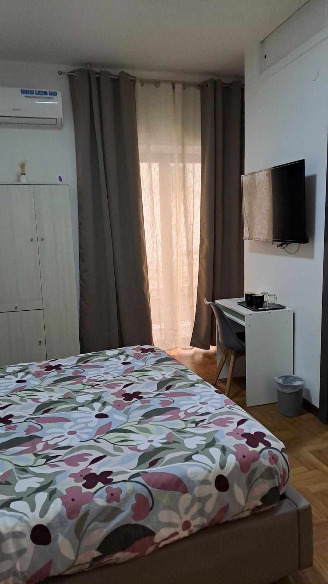 Deluxe Room,1657902539:JPEG